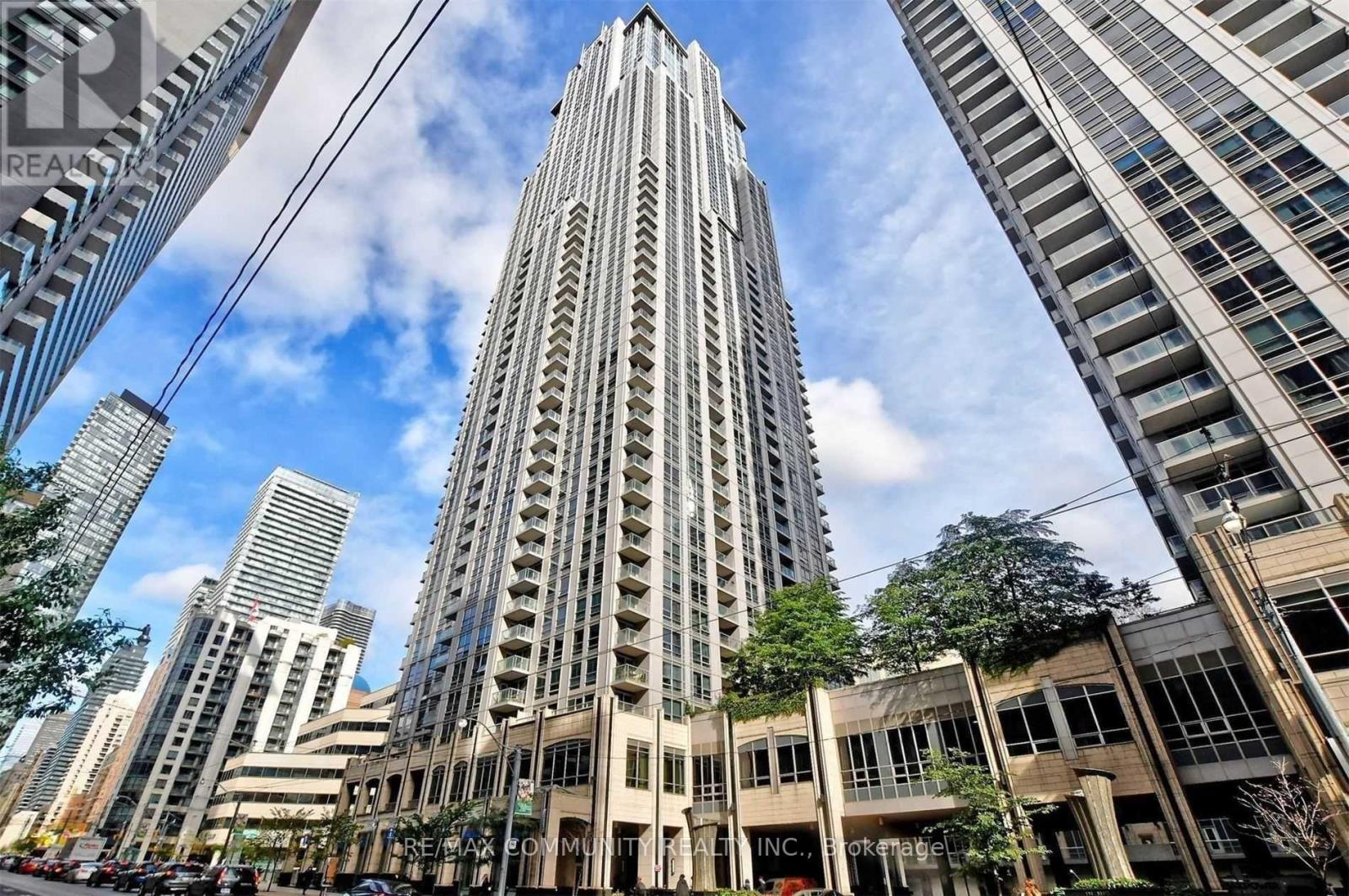 202 - 763 BAY STREET, Toronto, Ontario
