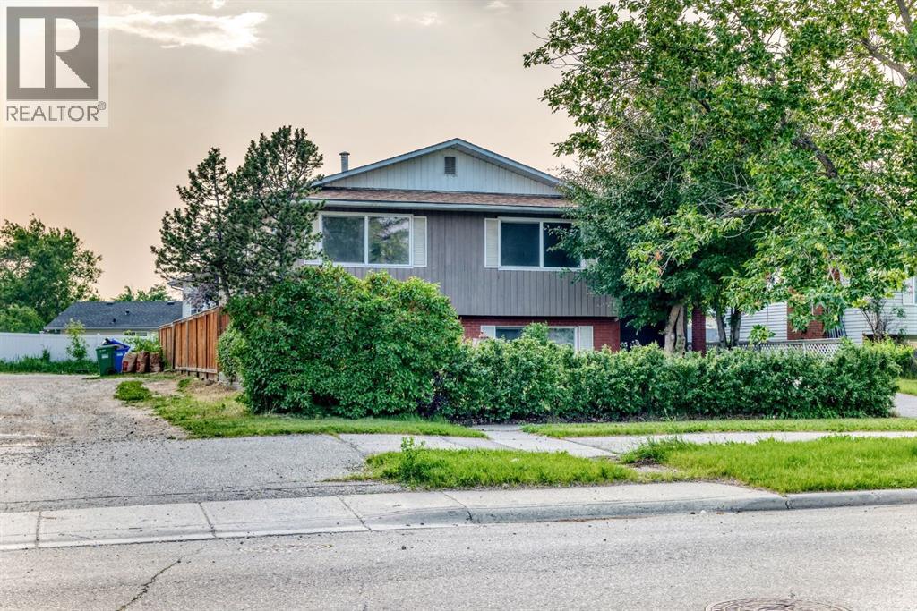 2703 60 Street Ne, Calgary, Alberta  T1Y 2G6 - Photo 2 - A2321822