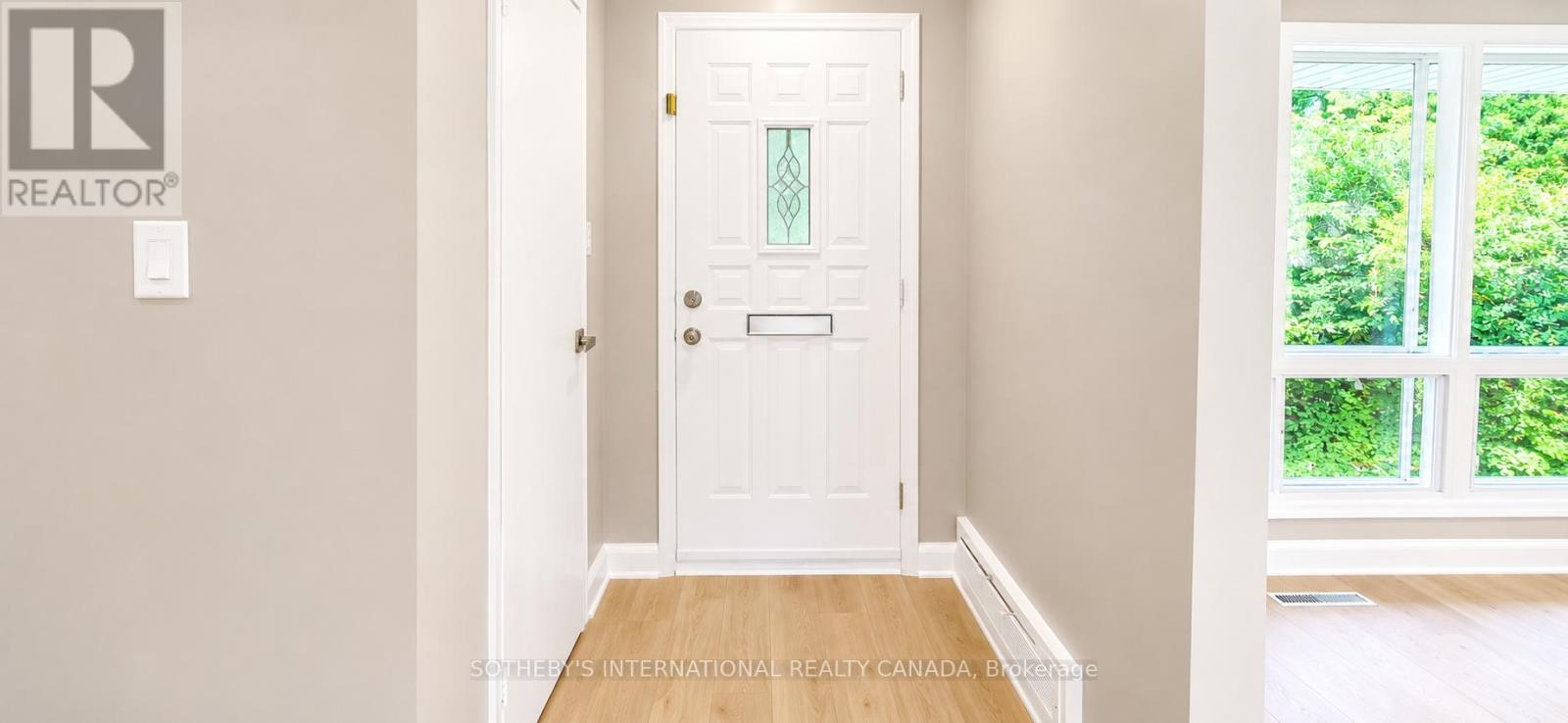 9 Lloydminster Crescent, Toronto, Ontario  M2M 2R9 - Photo 2 - C13504996