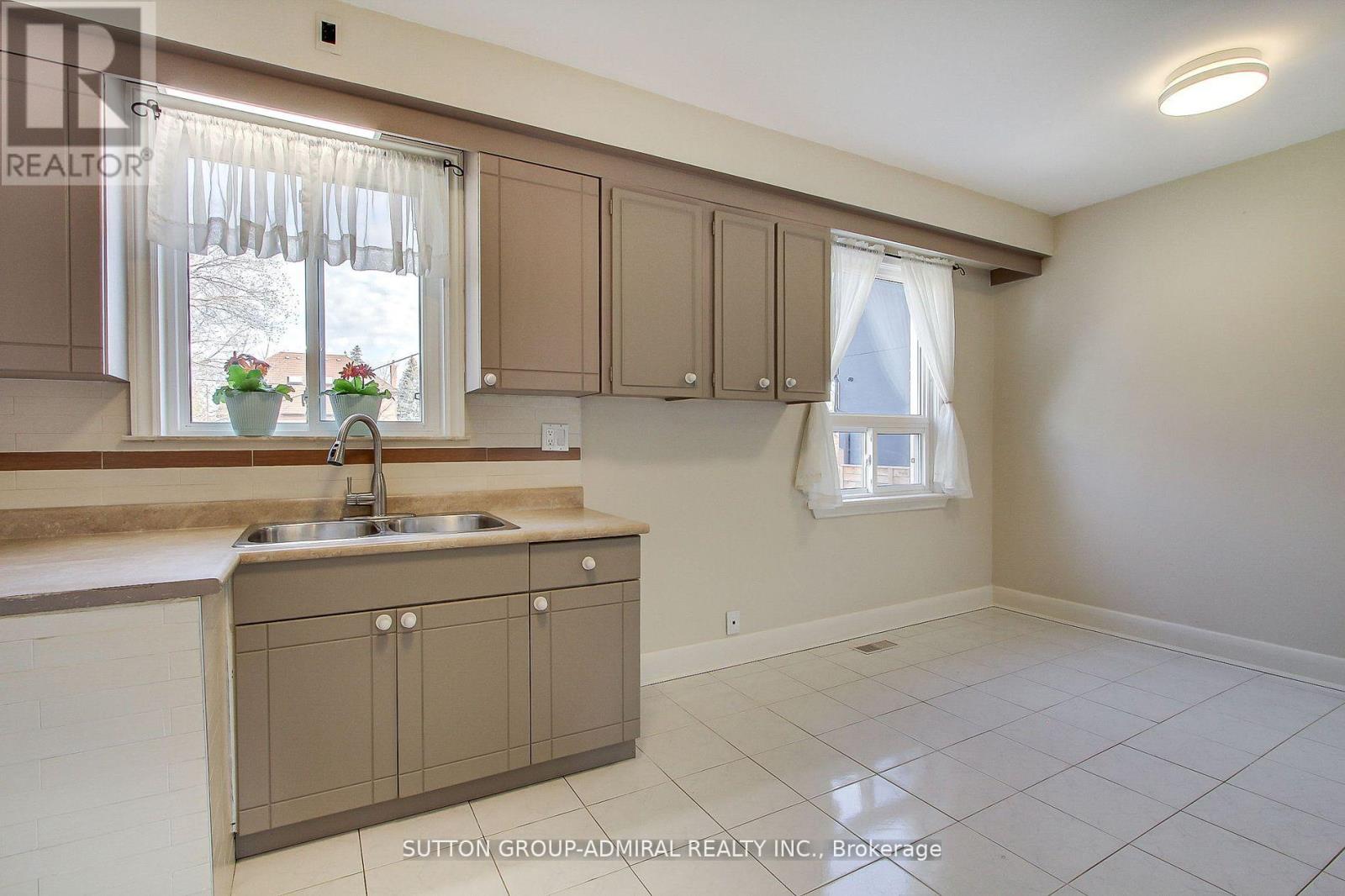 Main Floor - 194 Cocksfield Avenue, Toronto, Ontario  M3H 3T5 - Photo 10 - C13505064