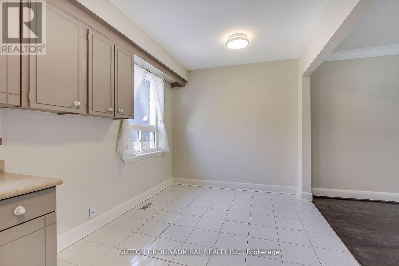 Main Floor - 194 Cocksfield Avenue, Toronto, Ontario  M3H 3T5 - Photo 11 - C13505064