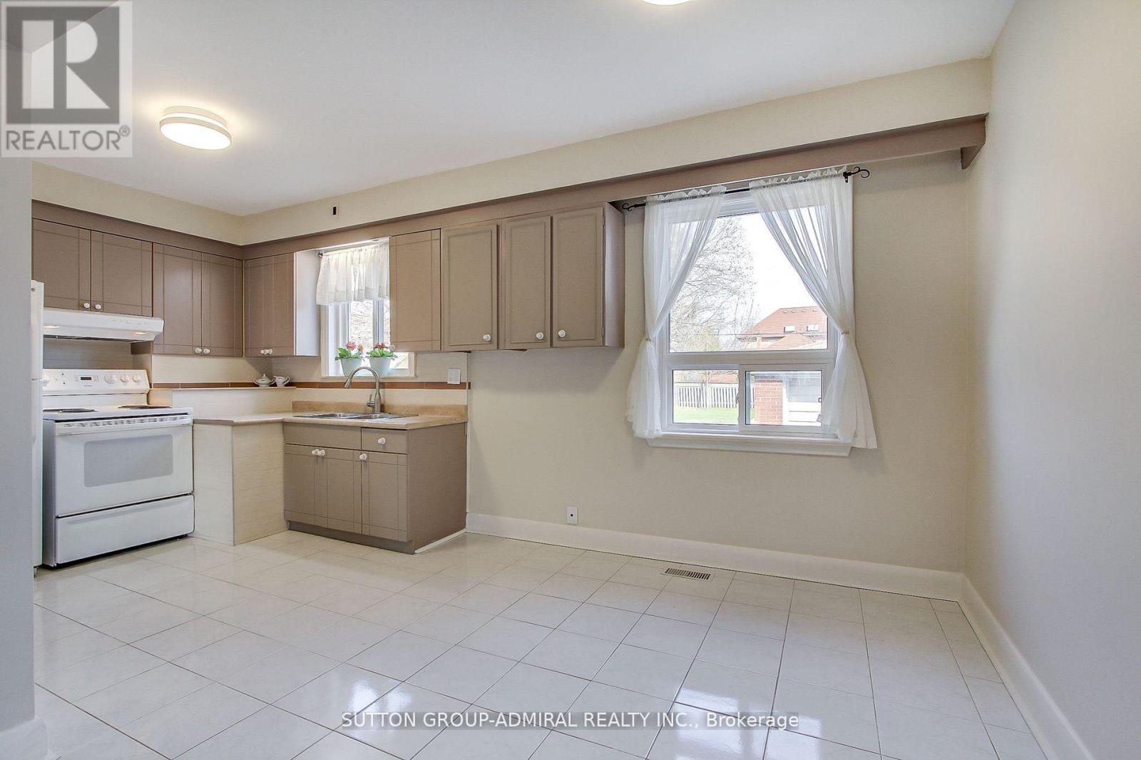 Main Floor - 194 Cocksfield Avenue, Toronto, Ontario  M3H 3T5 - Photo 12 - C13505064