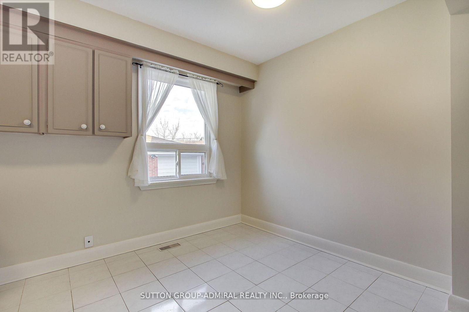 Main Floor - 194 Cocksfield Avenue, Toronto, Ontario  M3H 3T5 - Photo 13 - C13505064