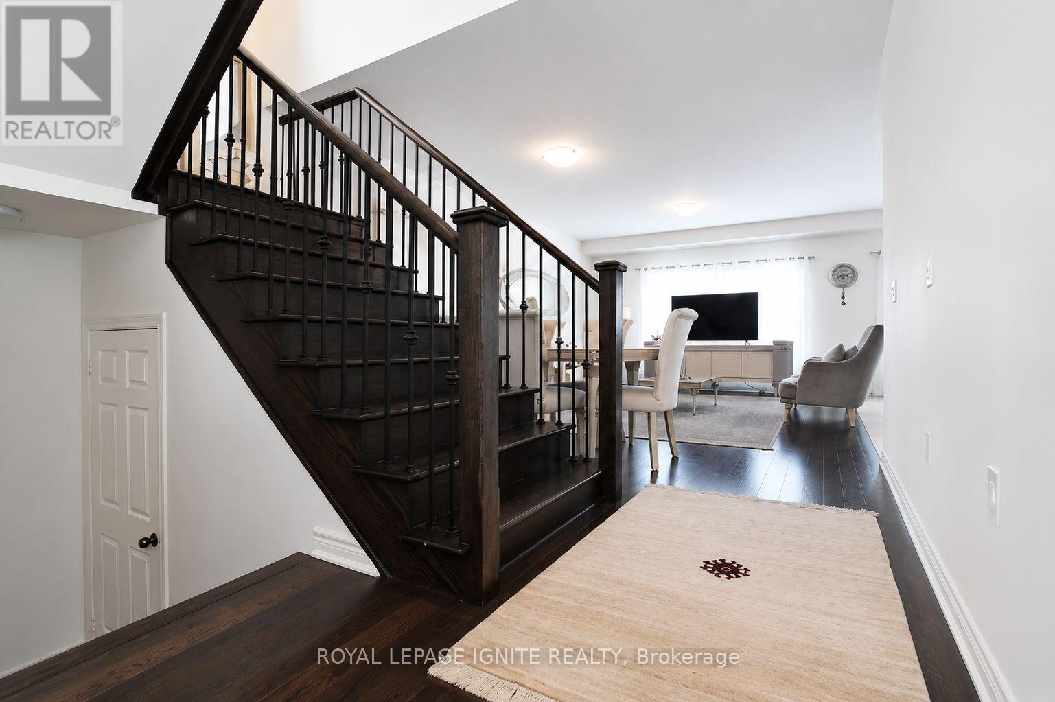 28 Foxberry Road, East Gwillimbury, Ontario  L9N 0P6 - Photo 4 - N13498158