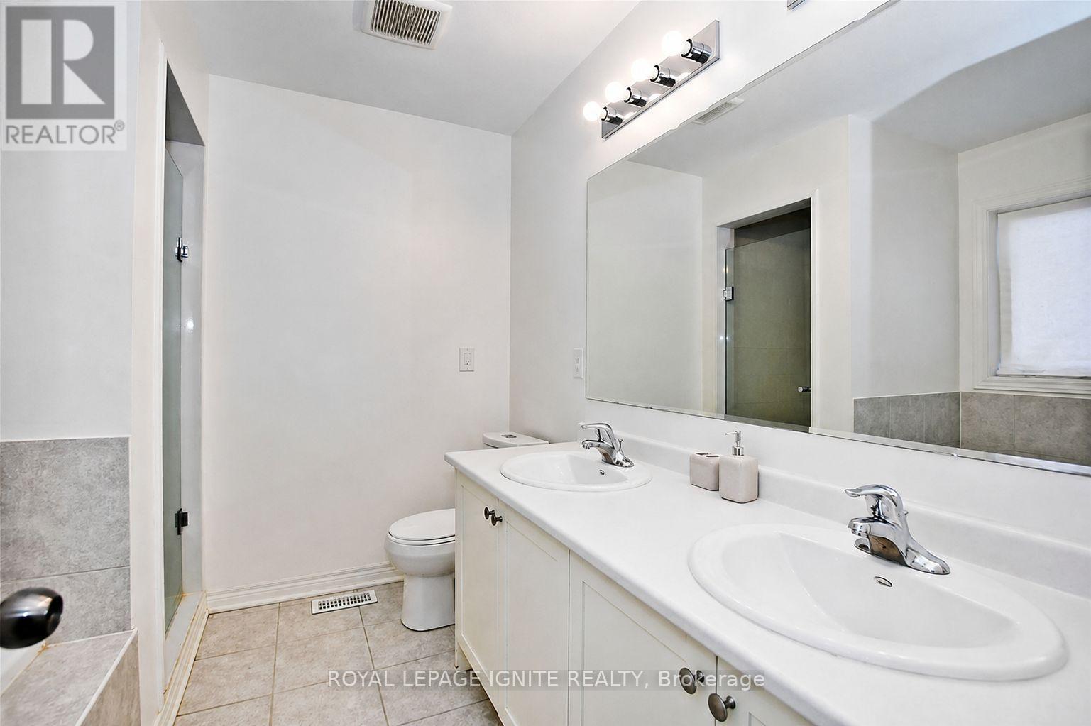 28 Foxberry Road, East Gwillimbury, Ontario  L9N 0P6 - Photo 8 - N13498158