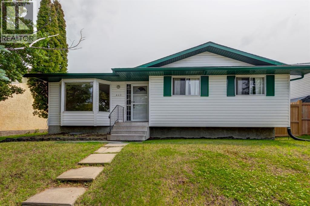423 Queen Anne Way SE, calgary, Alberta
