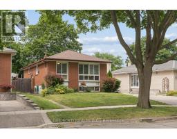 32 CHECKENDON DRIVE, Toronto, Ontario