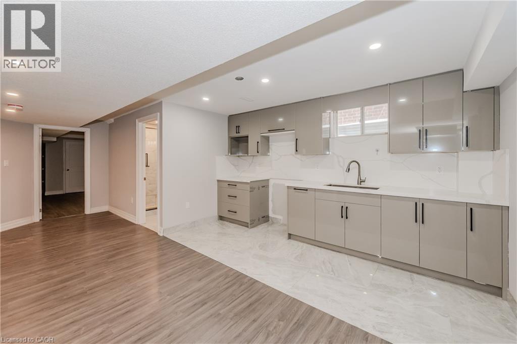 498 Thomas Slee Drive, Kitchener, Ontario  N2P 2Y1 - Photo 38 - 40843217