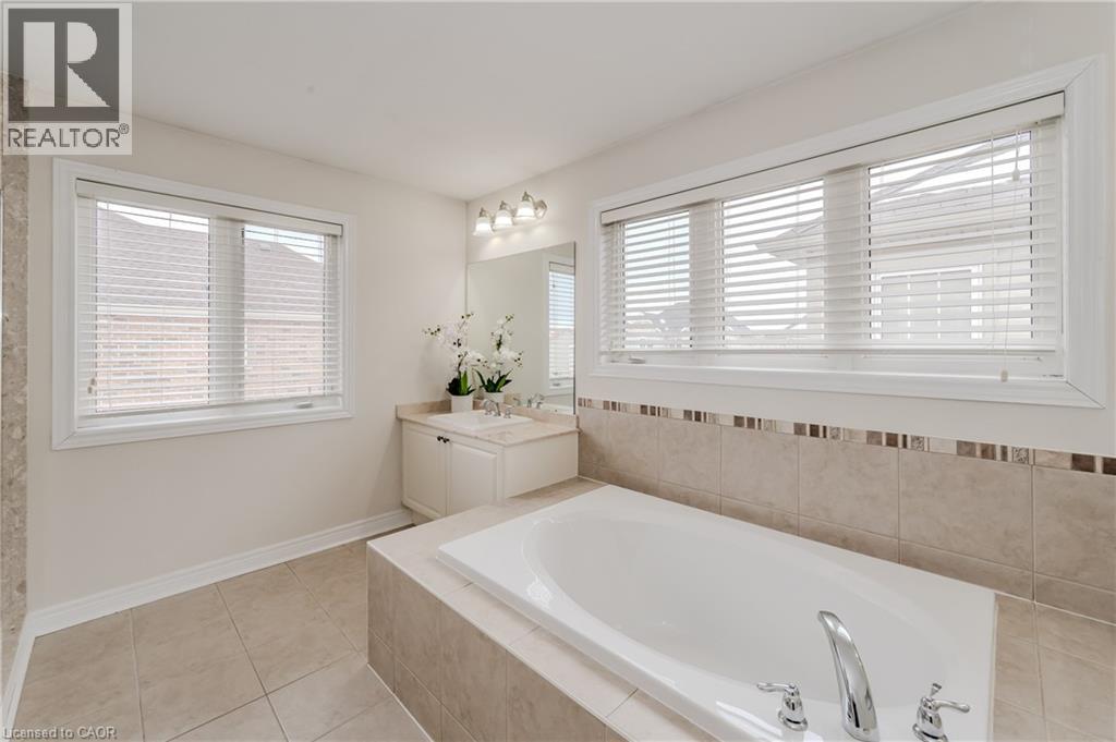 498 Thomas Slee Drive, Kitchener, Ontario  N2P 2Y1 - Photo 34 - 40843217