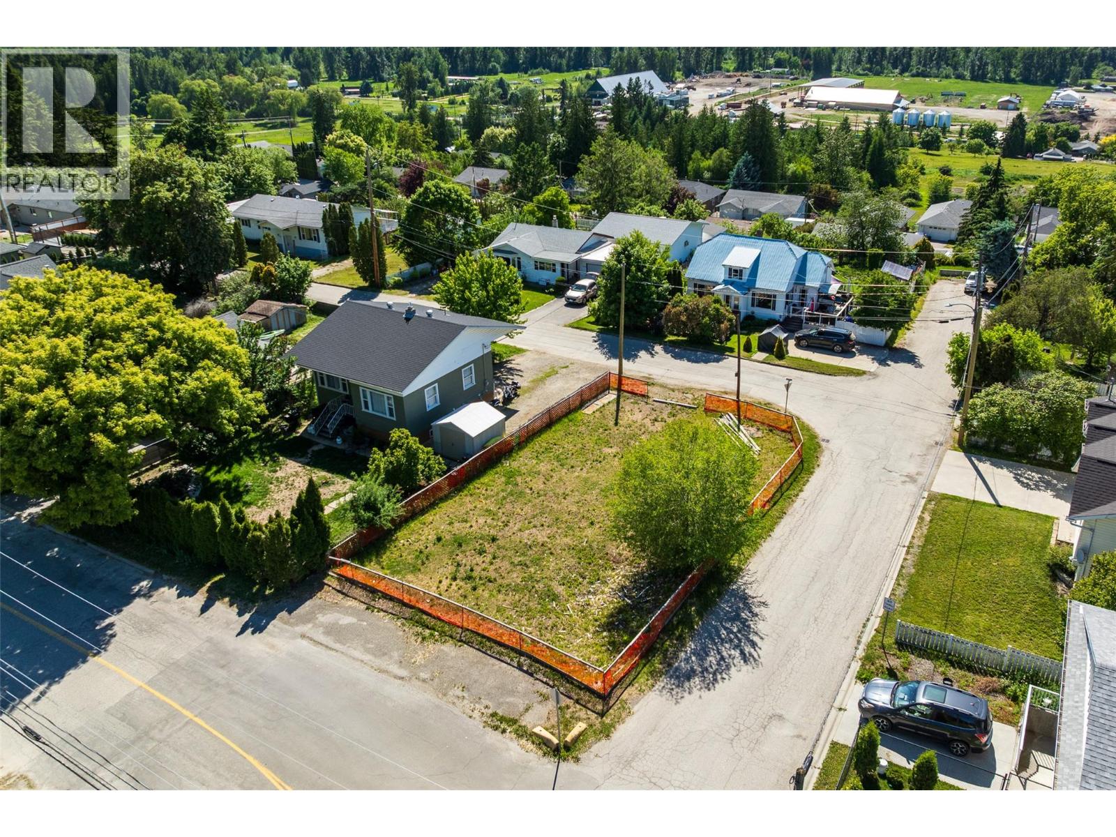 520 8th Avenue S, Creston, British Columbia V0B 1G3 - Photo 1 - 10391754
