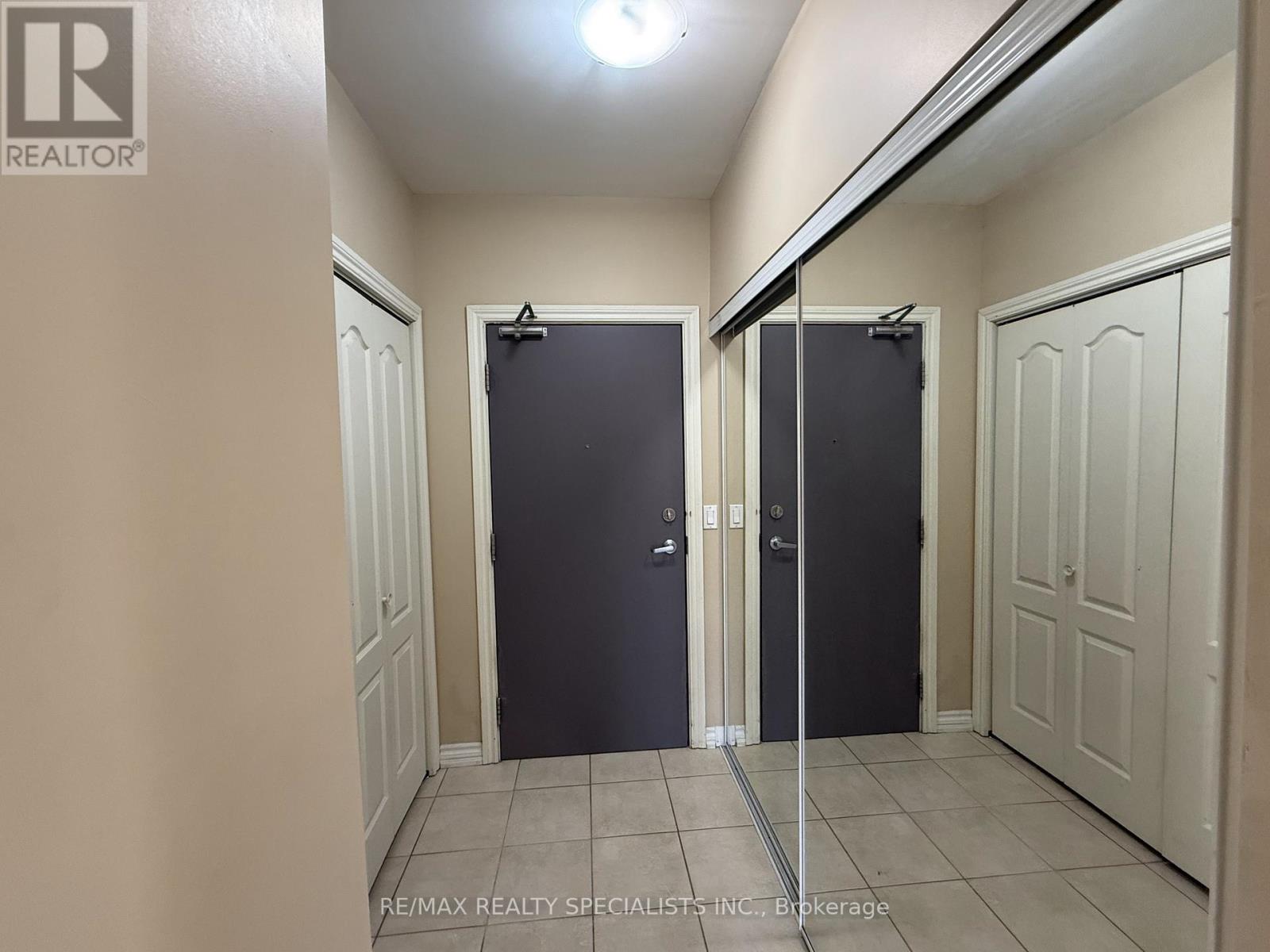 305 - 830 Scollard Court, Mississauga, Ontario  L5V 0A2 - Photo 2 - W13505454