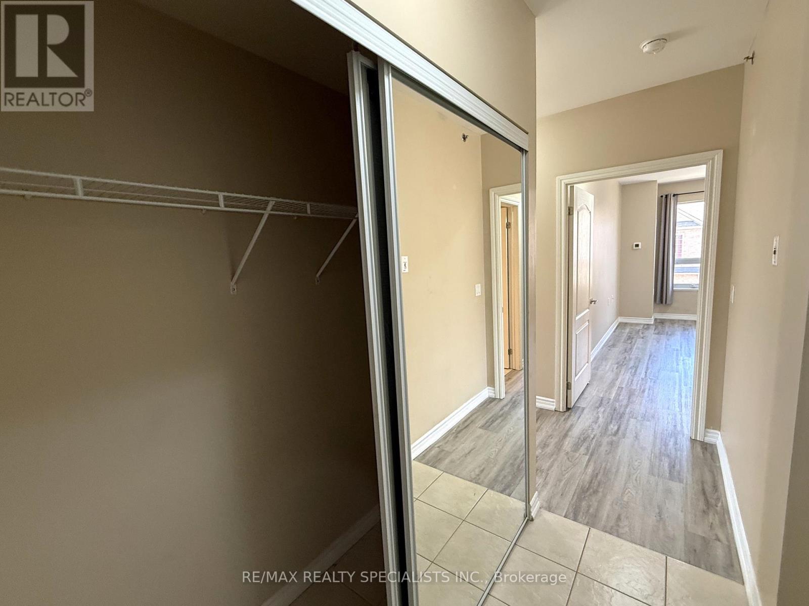 305 - 830 Scollard Court, Mississauga, Ontario  L5V 0A2 - Photo 3 - W13505454