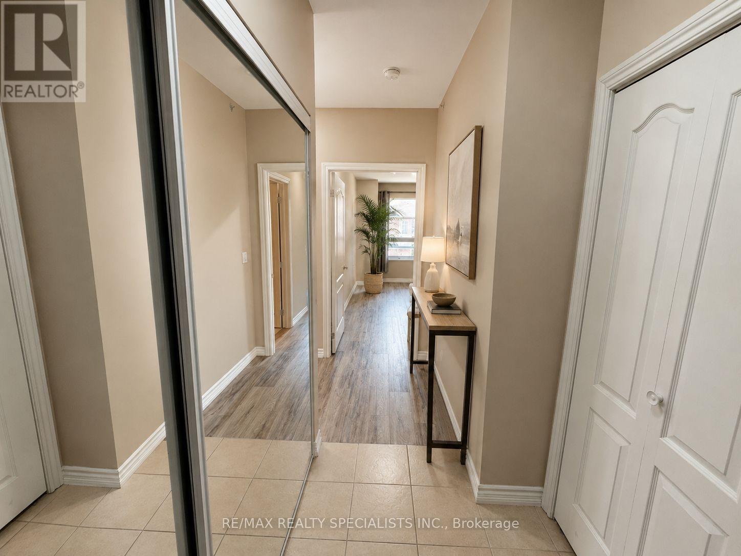 305 - 830 Scollard Court, Mississauga, Ontario  L5V 0A2 - Photo 5 - W13505454