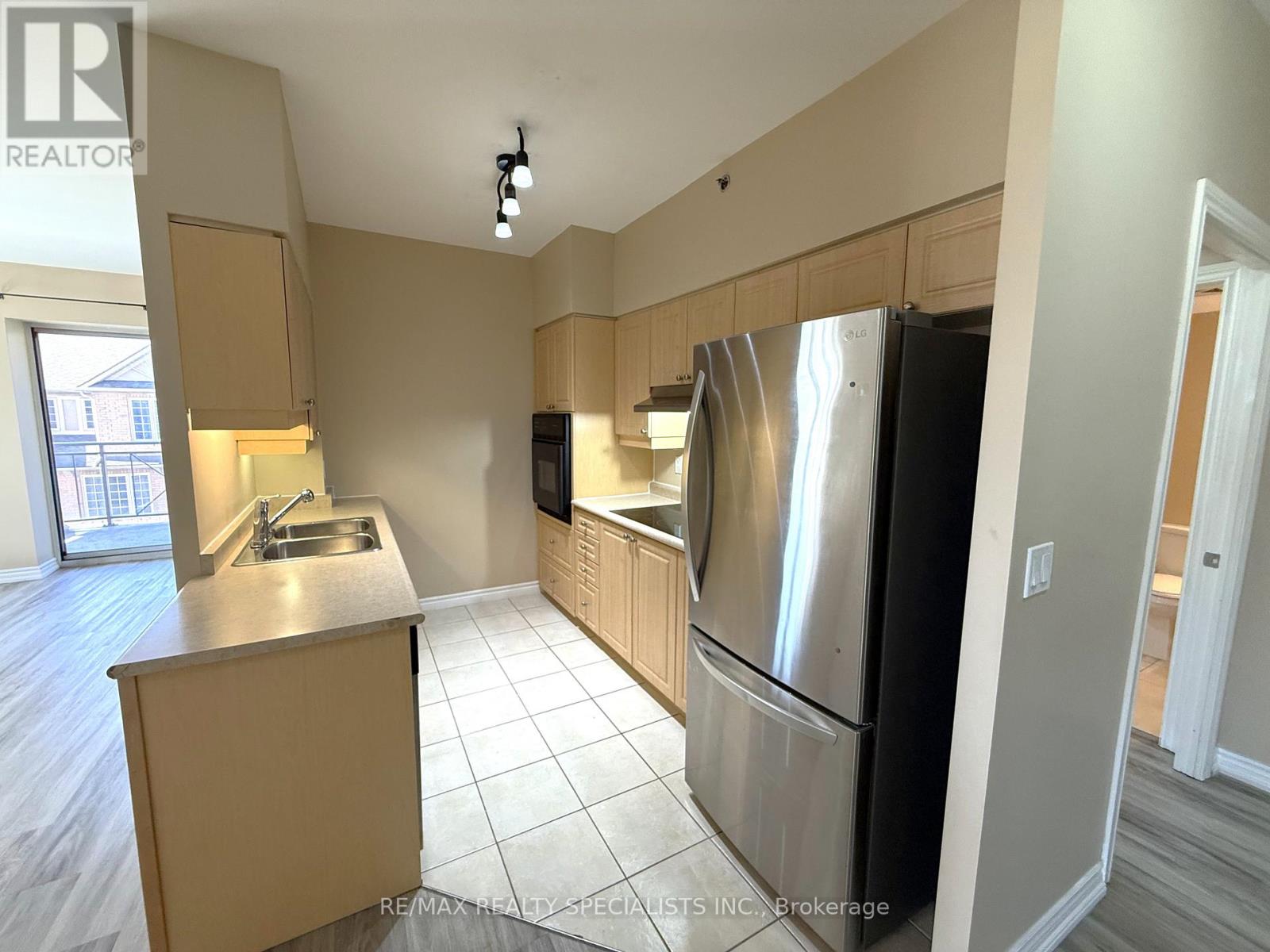 305 - 830 Scollard Court, Mississauga, Ontario  L5V 0A2 - Photo 6 - W13505454