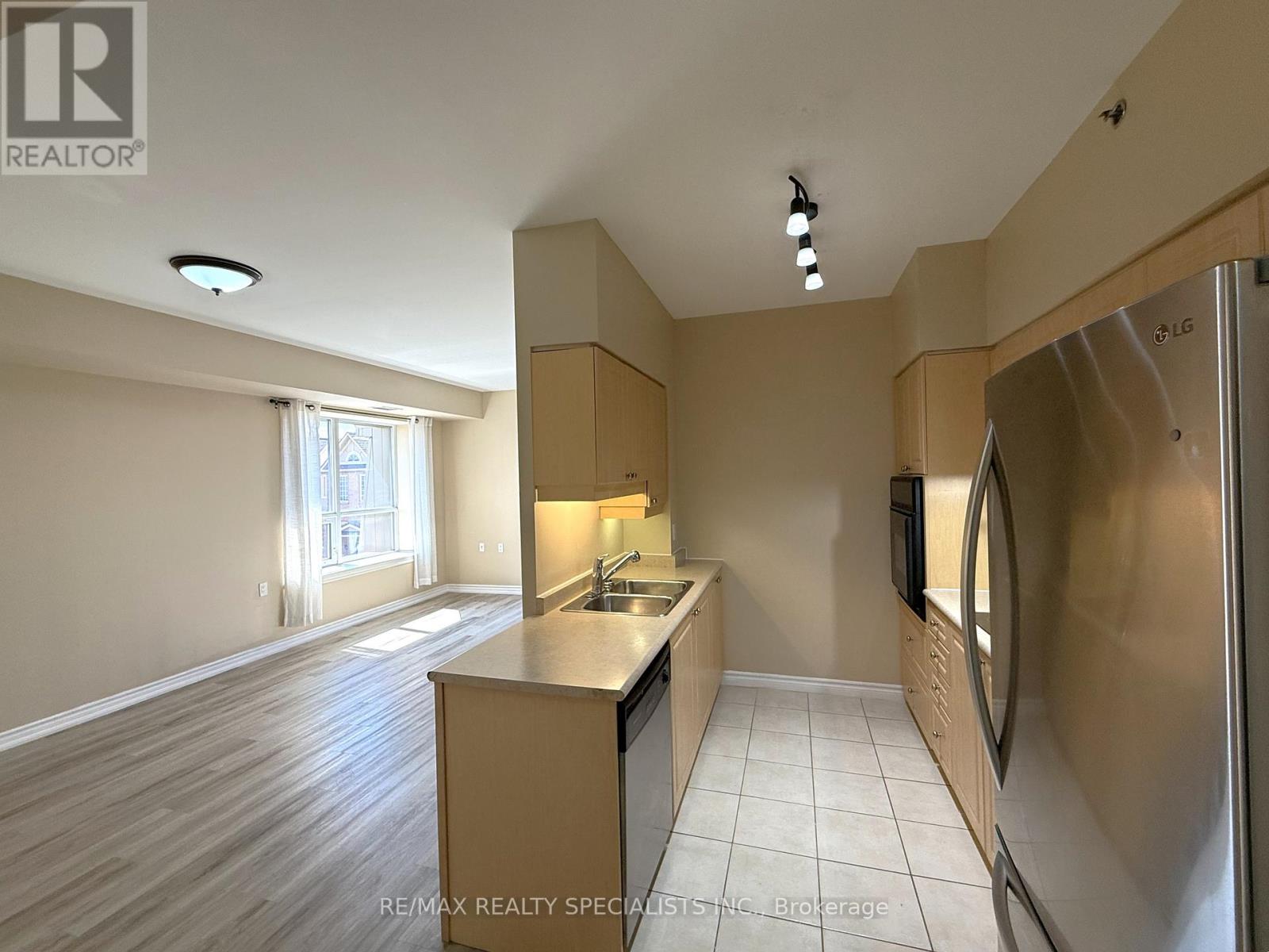 305 - 830 Scollard Court, Mississauga, Ontario  L5V 0A2 - Photo 7 - W13505454