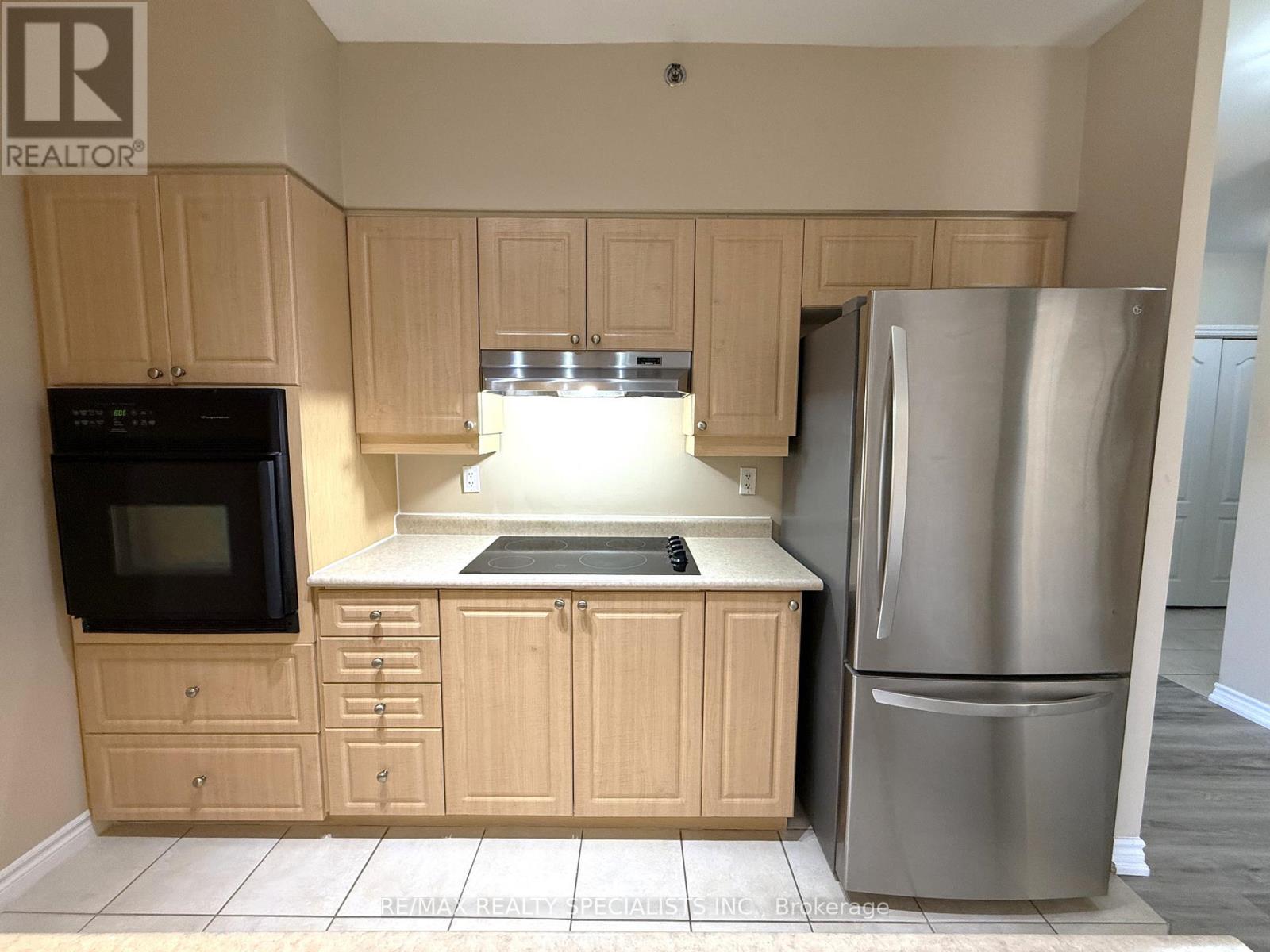 305 - 830 Scollard Court, Mississauga, Ontario  L5V 0A2 - Photo 8 - W13505454
