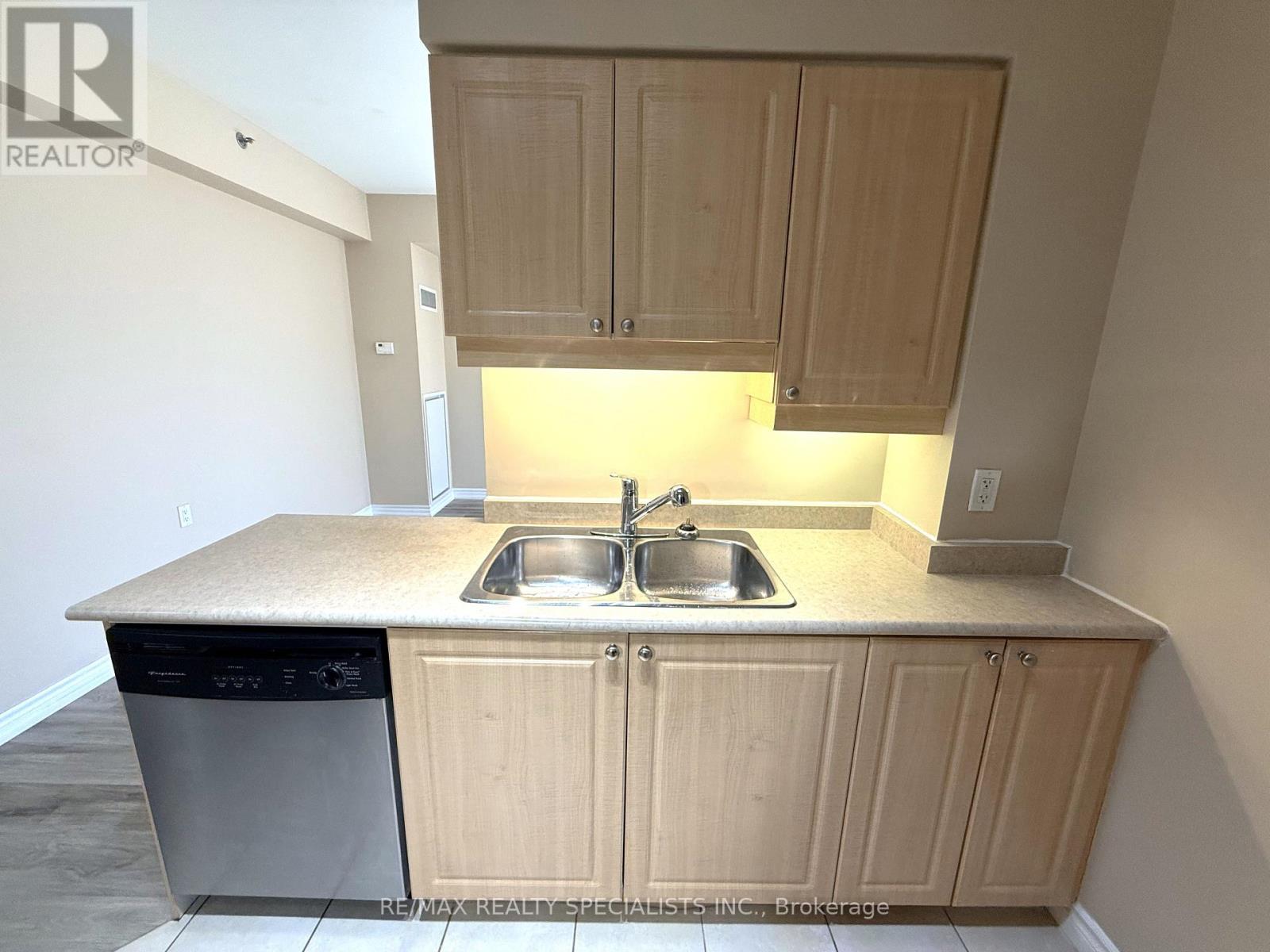 305 - 830 Scollard Court, Mississauga, Ontario  L5V 0A2 - Photo 9 - W13505454