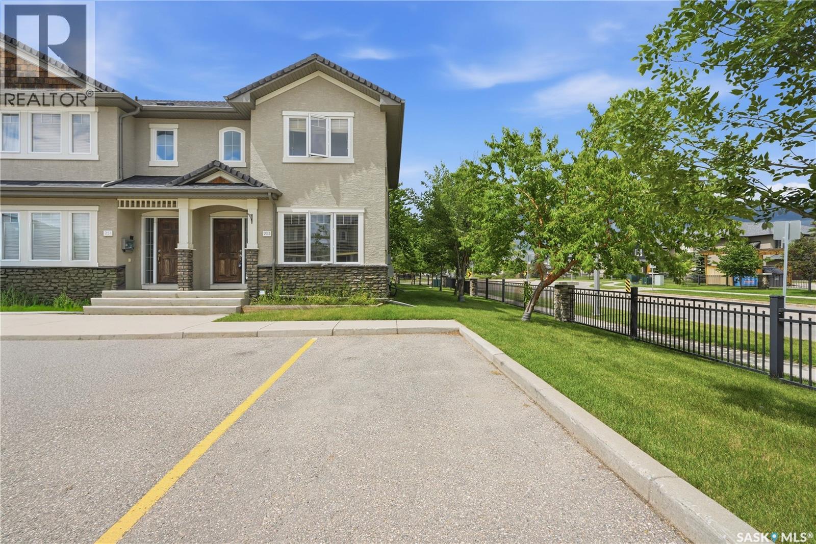 253 245 Ashworth Crescent, Saskatoon, Saskatchewan  S7T 0P2 - Photo 3 - SK040770