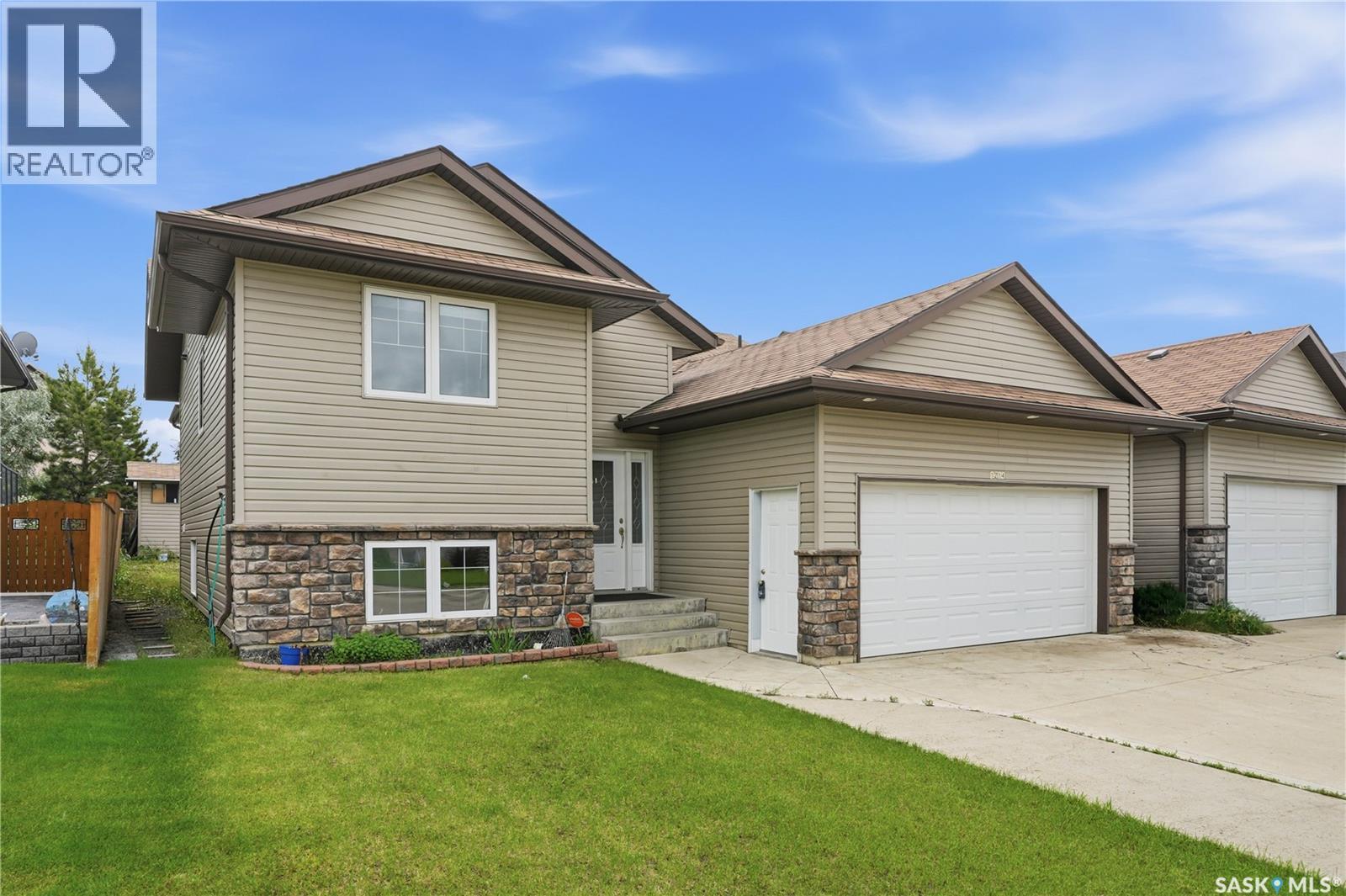 1214 Willowgrove Court, Saskatoon, Saskatchewan  S7W 0A8 - Photo 2 - SK040757