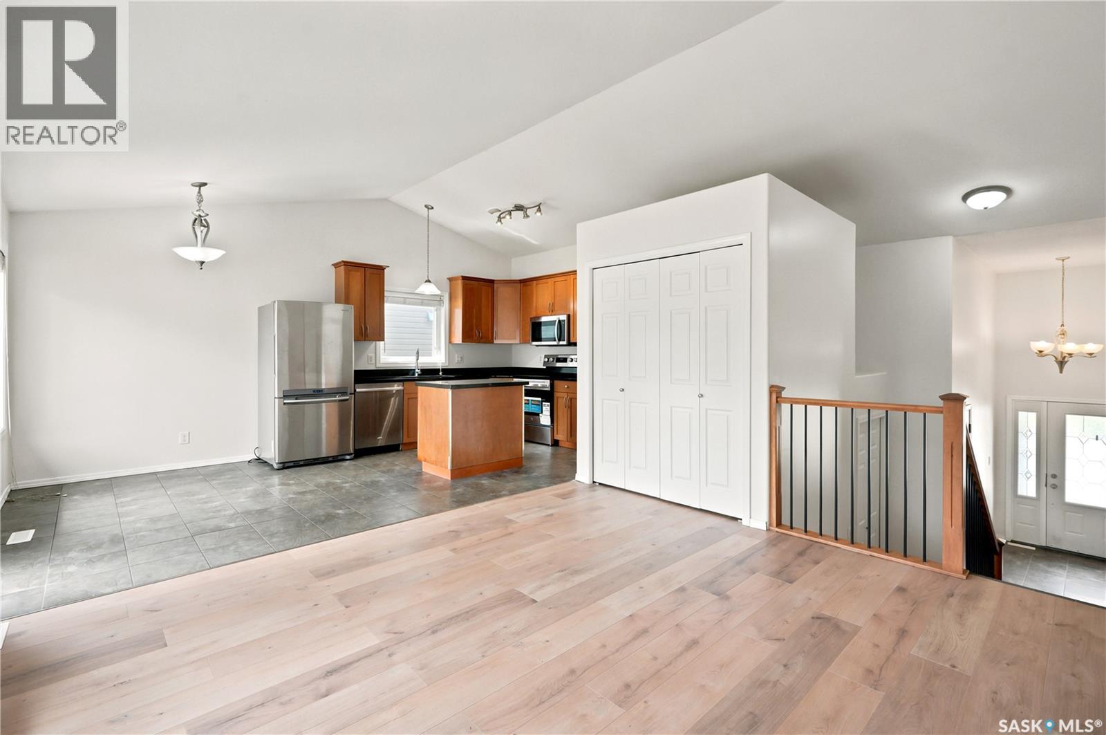 1214 Willowgrove Court, Saskatoon, Saskatchewan  S7W 0A8 - Photo 4 - SK040757