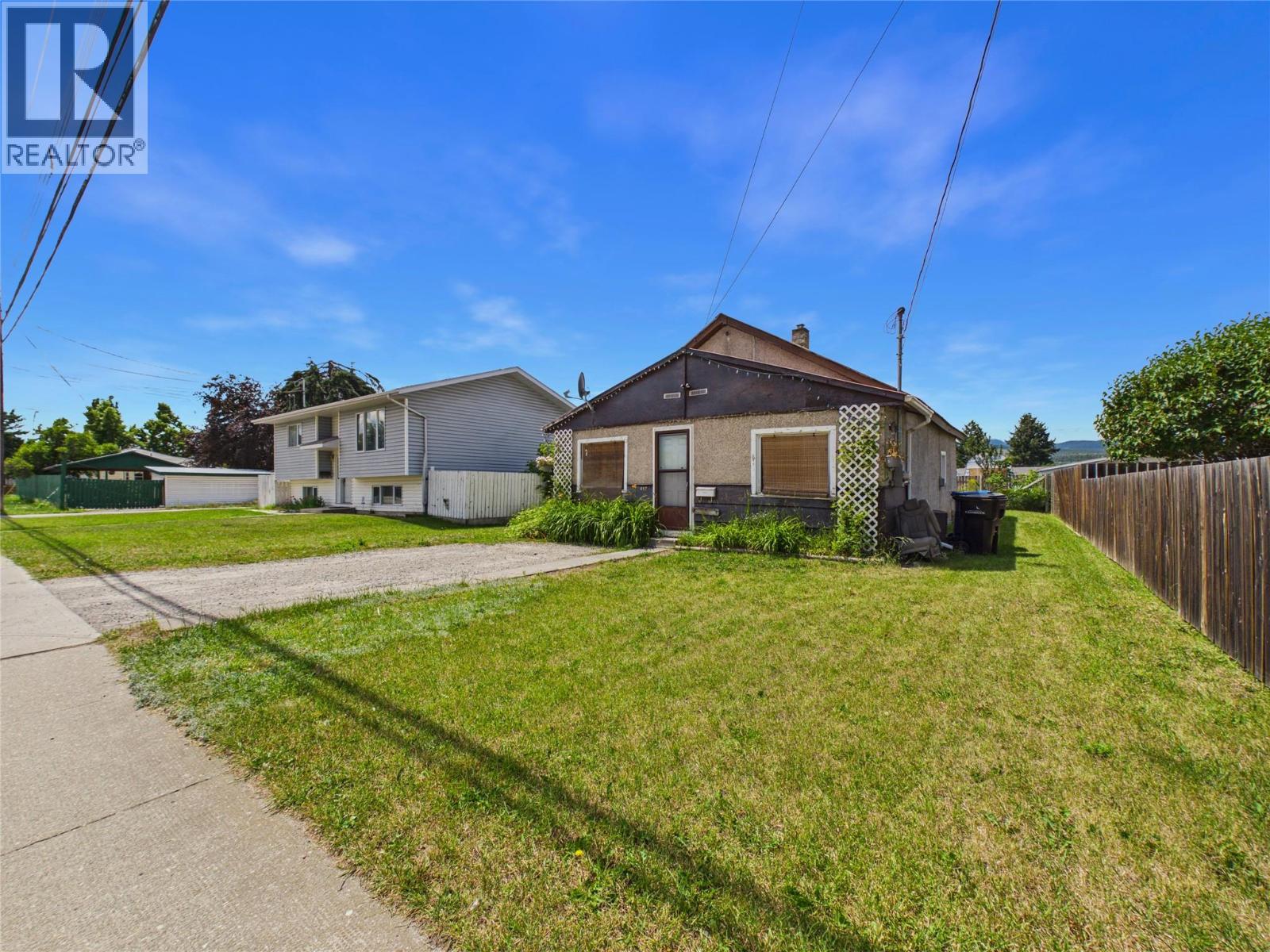 417 17th Avenue N, Cranbrook, British Columbia V1C 3X3 - Photo 3 - 10393135