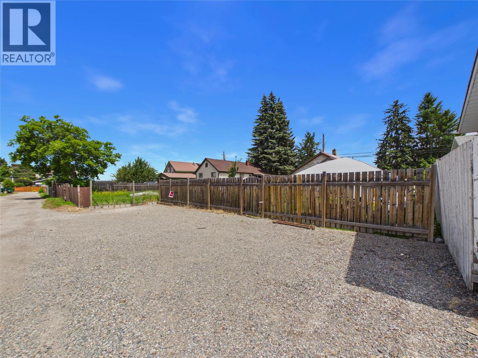 417 17th Avenue N, Cranbrook, British Columbia V1C 3X3 - Photo 7 - 10393135