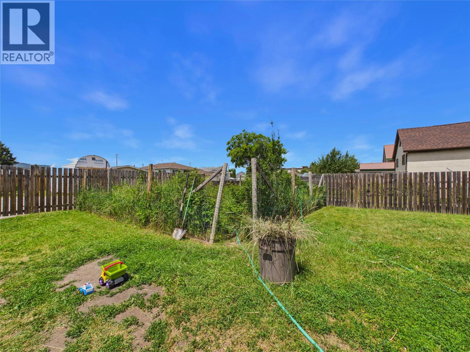 417 17th Avenue N, Cranbrook, British Columbia V1C 3X3 - Photo 4 - 10393135
