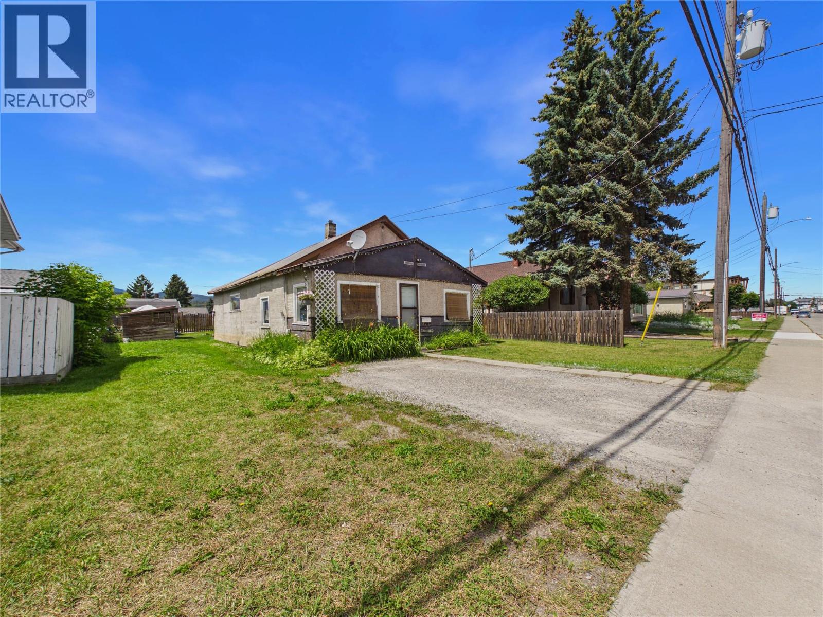 417 17th Avenue N, Cranbrook, British Columbia V1C 3X3 - Photo 2 - 10393135
