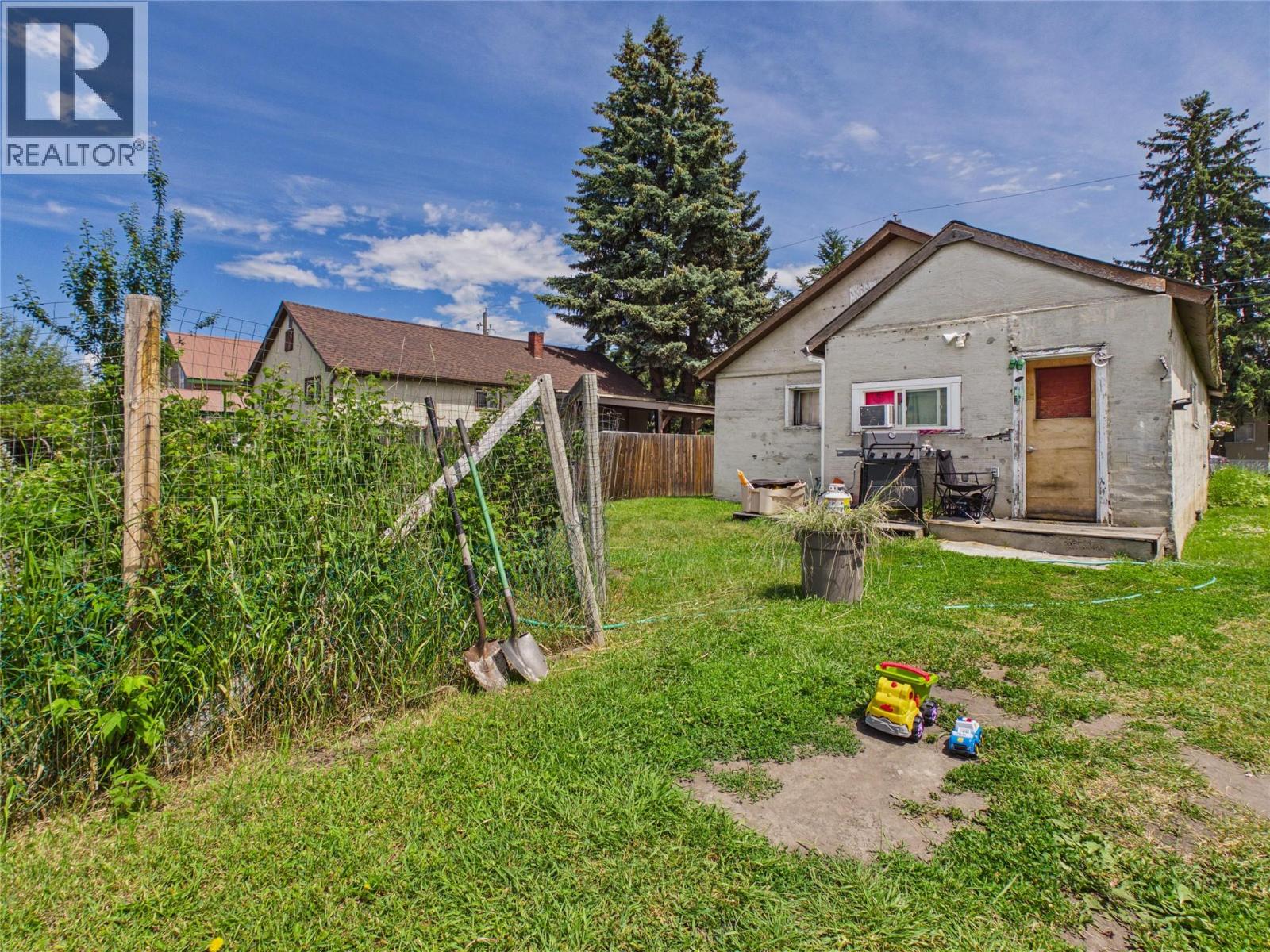 417 17th Avenue N, Cranbrook, British Columbia V1C 3X3 - Photo 6 - 10393135