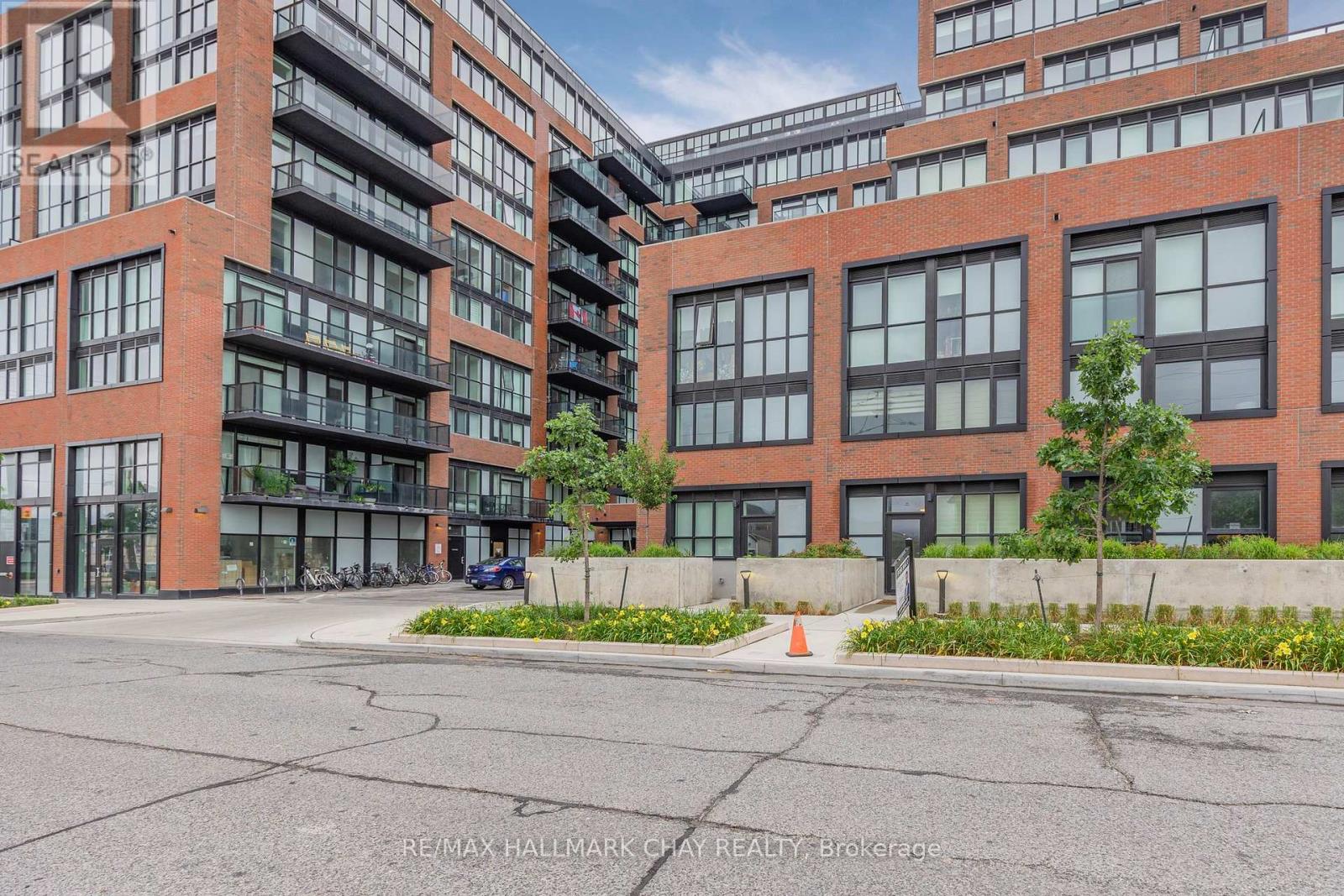 110 - 2300 St. Clair Avenue W, Toronto, Ontario  M6N 1K8 - Photo 2 - W13422208