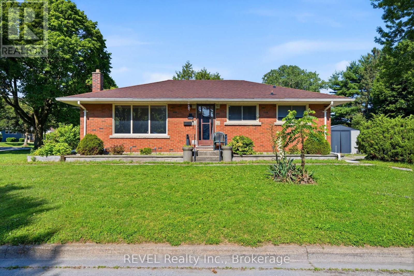 6427 Burdette Drive, Niagara Falls, Ontario L2E 5H4 - Photo 1 - X13505614