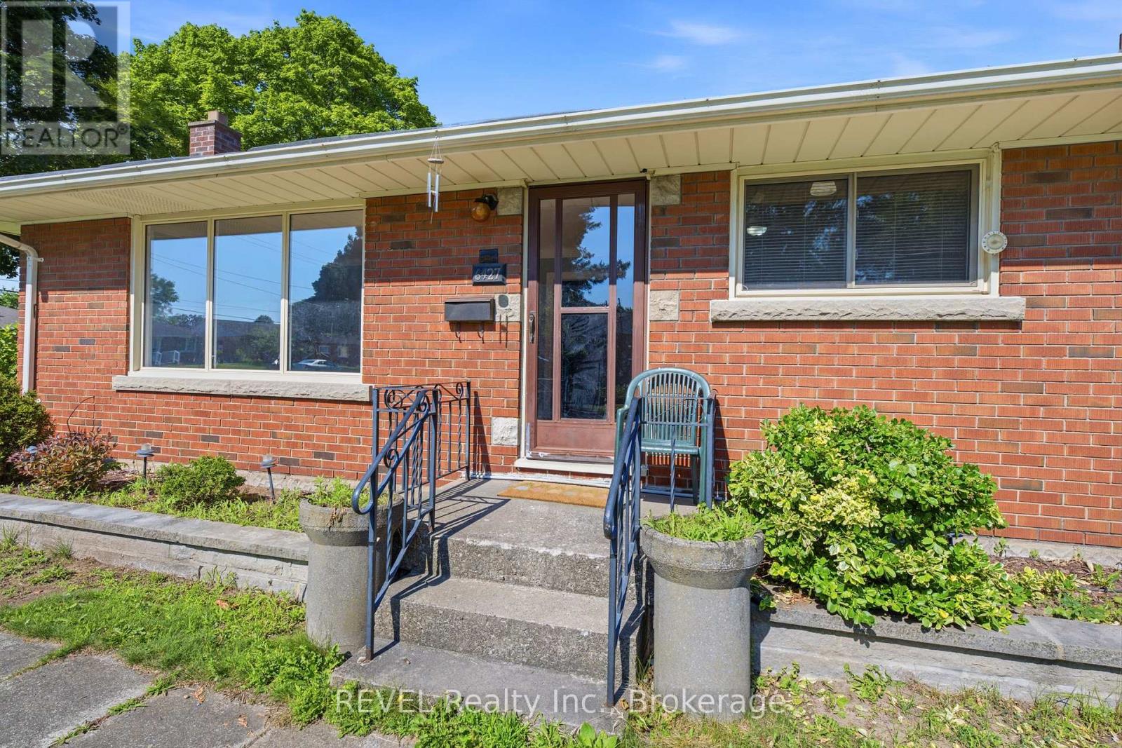 6427 Burdette Drive, Niagara Falls, Ontario L2E 5H4 - Photo 2 - X13505614