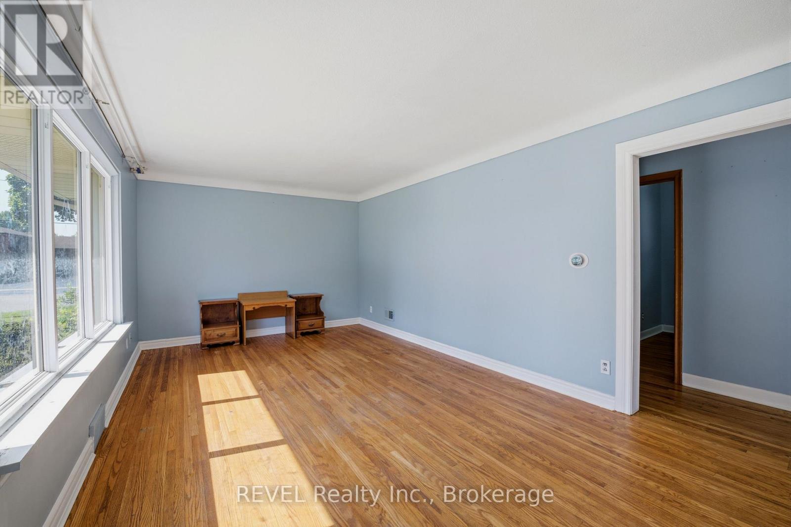 6427 Burdette Drive, Niagara Falls, Ontario L2E 5H4 - Photo 3 - X13505614
