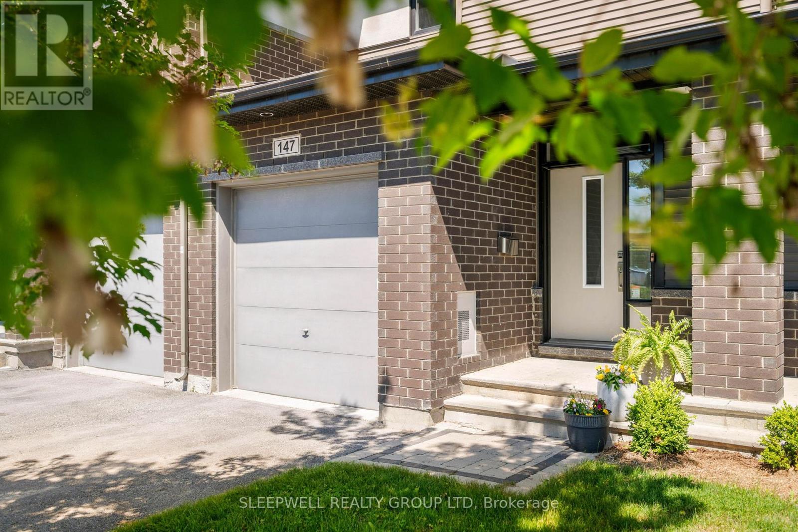 147 WESTPHALIAN AVENUE, Ottawa, Ontario