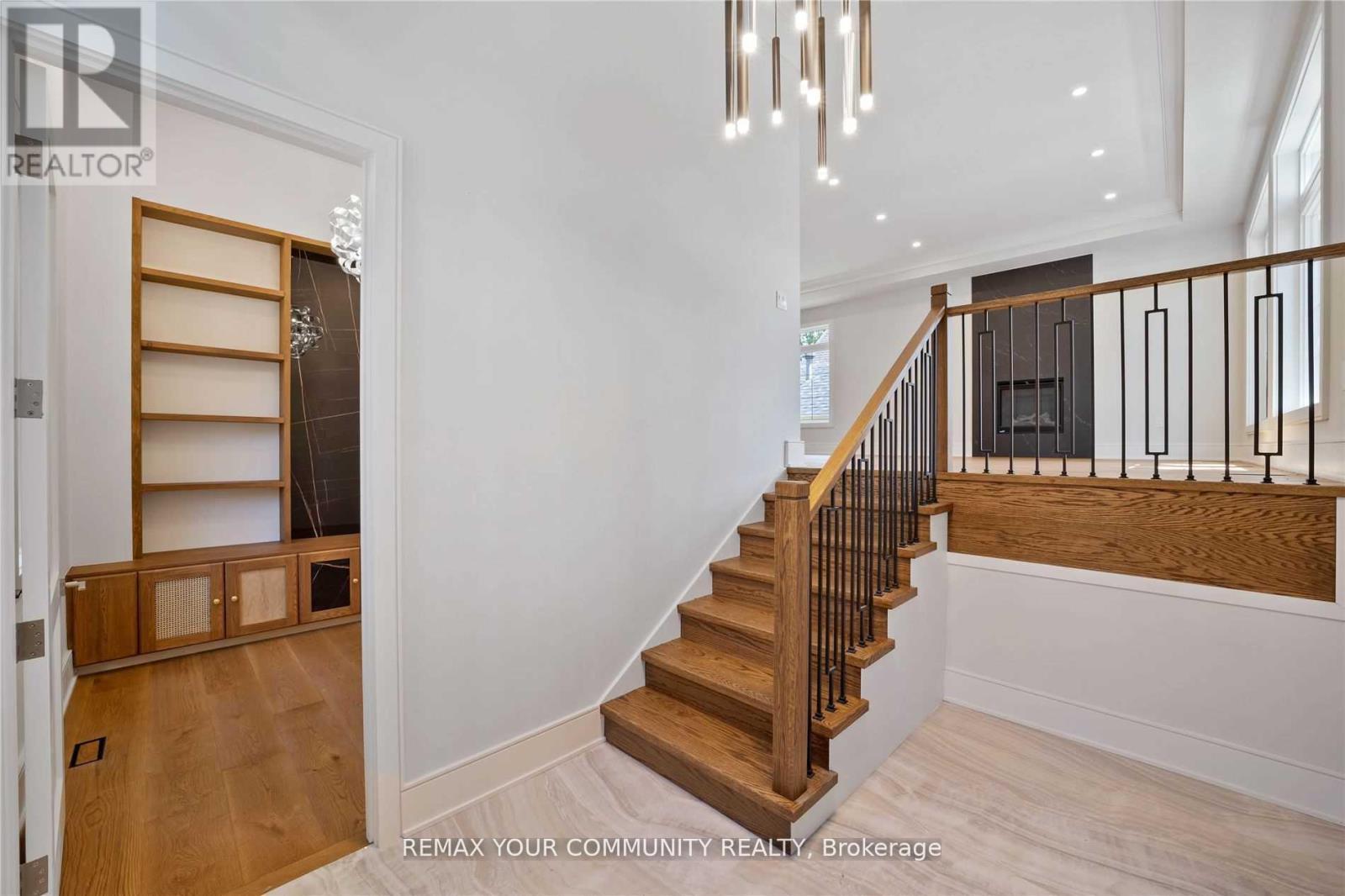 116 Park Home Avenue, Toronto, Ontario  M2N 1W8 - Photo 3 - C13505532