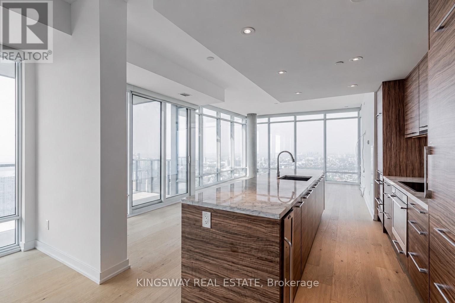 5210 - 488 UNIVERSITY AVENUE, Toronto, Ontario
