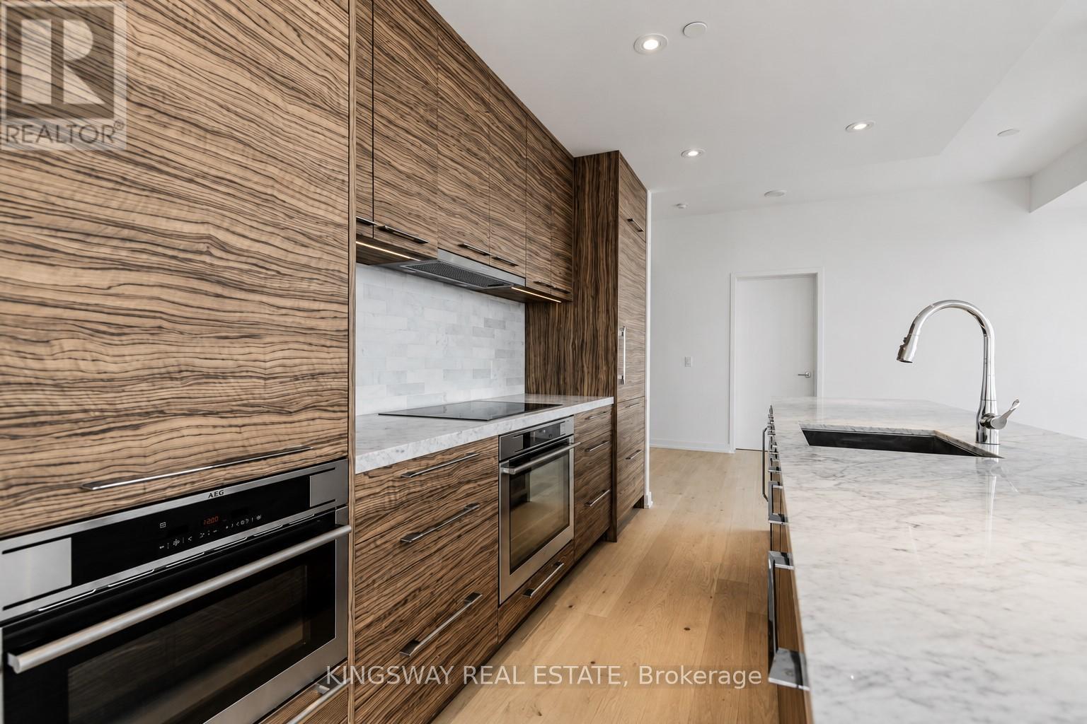 5210 - 488 University Avenue, Toronto, Ontario M5G 0C1 - Photo 2 - C13505698