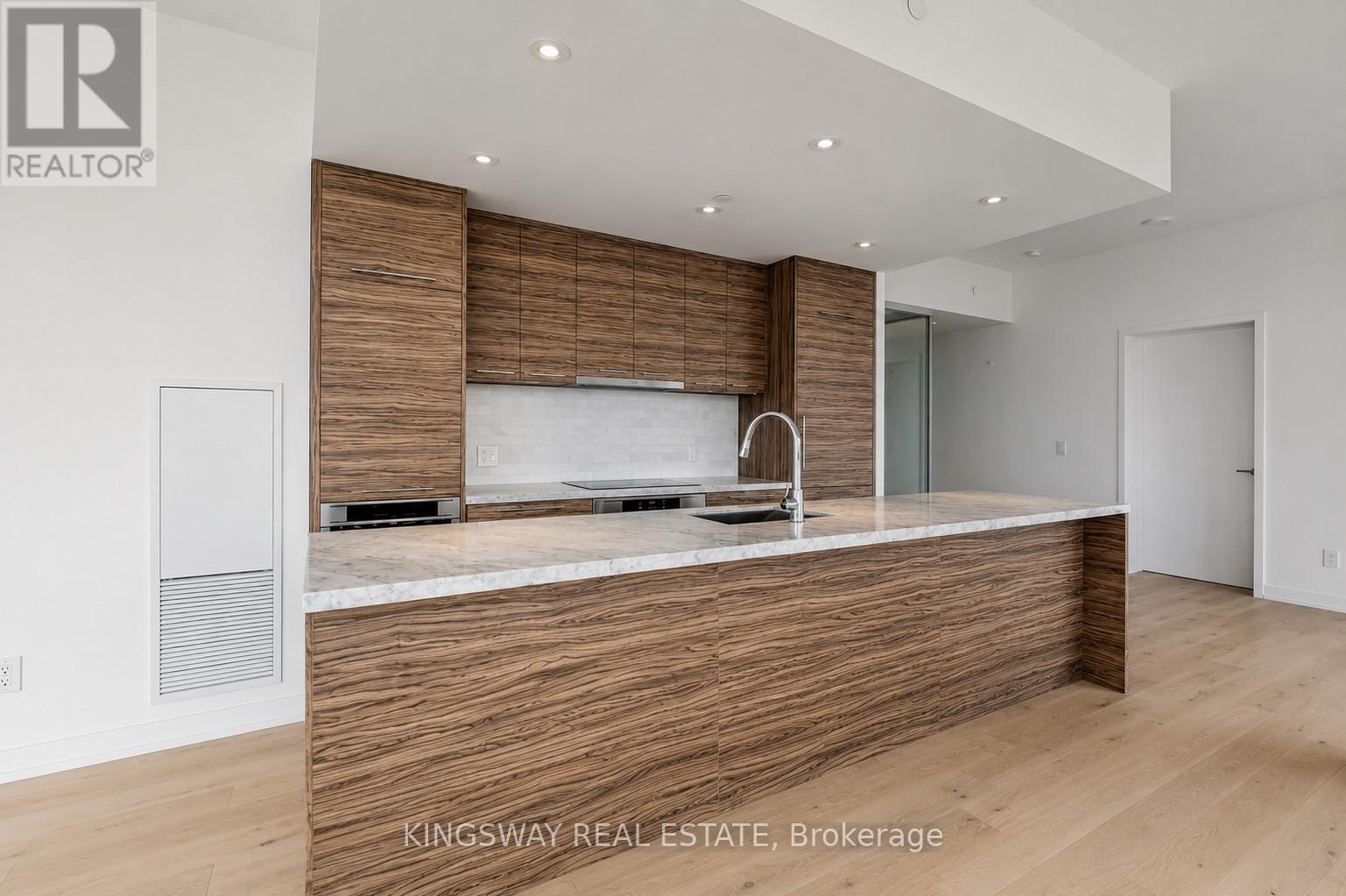 5210 - 488 University Avenue, Toronto, Ontario M5G 0C1 - Photo 3 - C13505698