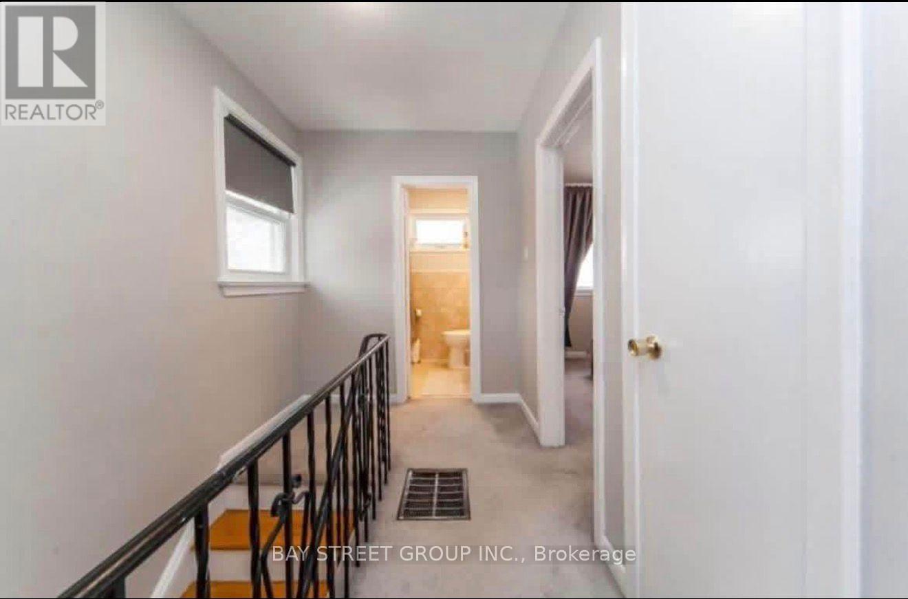 Upper Floor - 57 Medway Crescent, Toronto, Ontario  M1P 3T7 - Photo 11 - E13505582