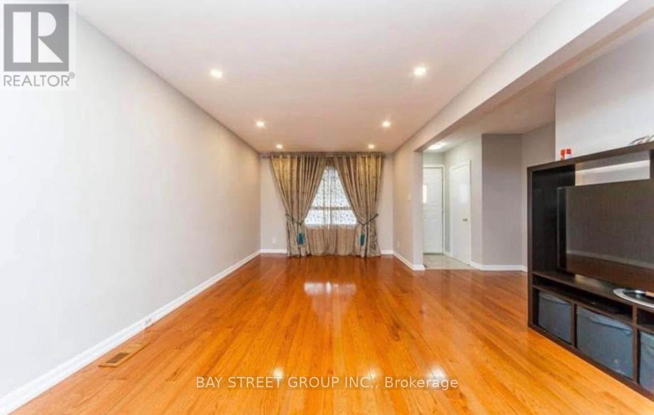 Upper Floor - 57 Medway Crescent, Toronto, Ontario  M1P 3T7 - Photo 2 - E13505582