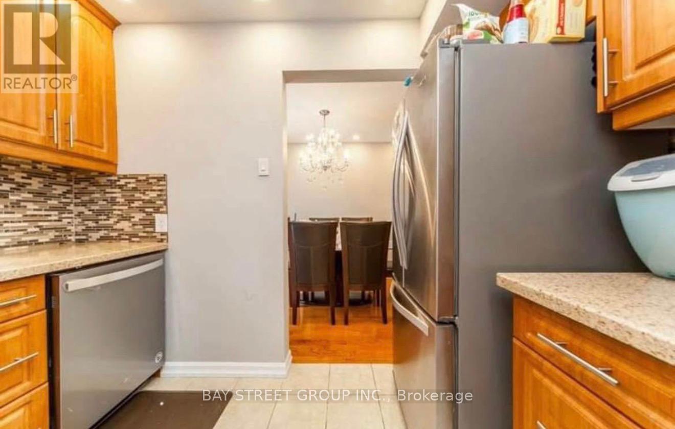 Upper Floor - 57 Medway Crescent, Toronto, Ontario  M1P 3T7 - Photo 6 - E13505582