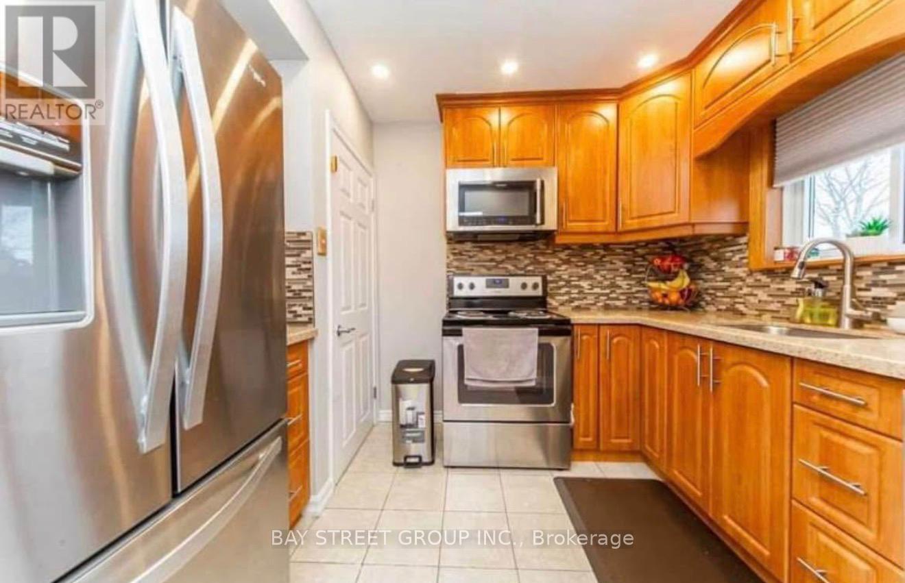 Upper Floor - 57 Medway Crescent, Toronto, Ontario  M1P 3T7 - Photo 7 - E13505582