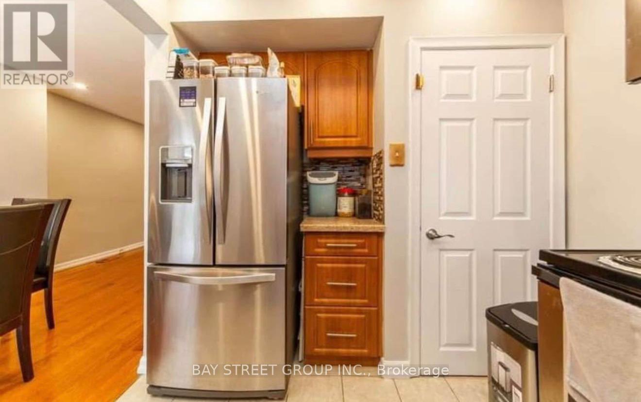 Upper Floor - 57 Medway Crescent, Toronto, Ontario  M1P 3T7 - Photo 8 - E13505582