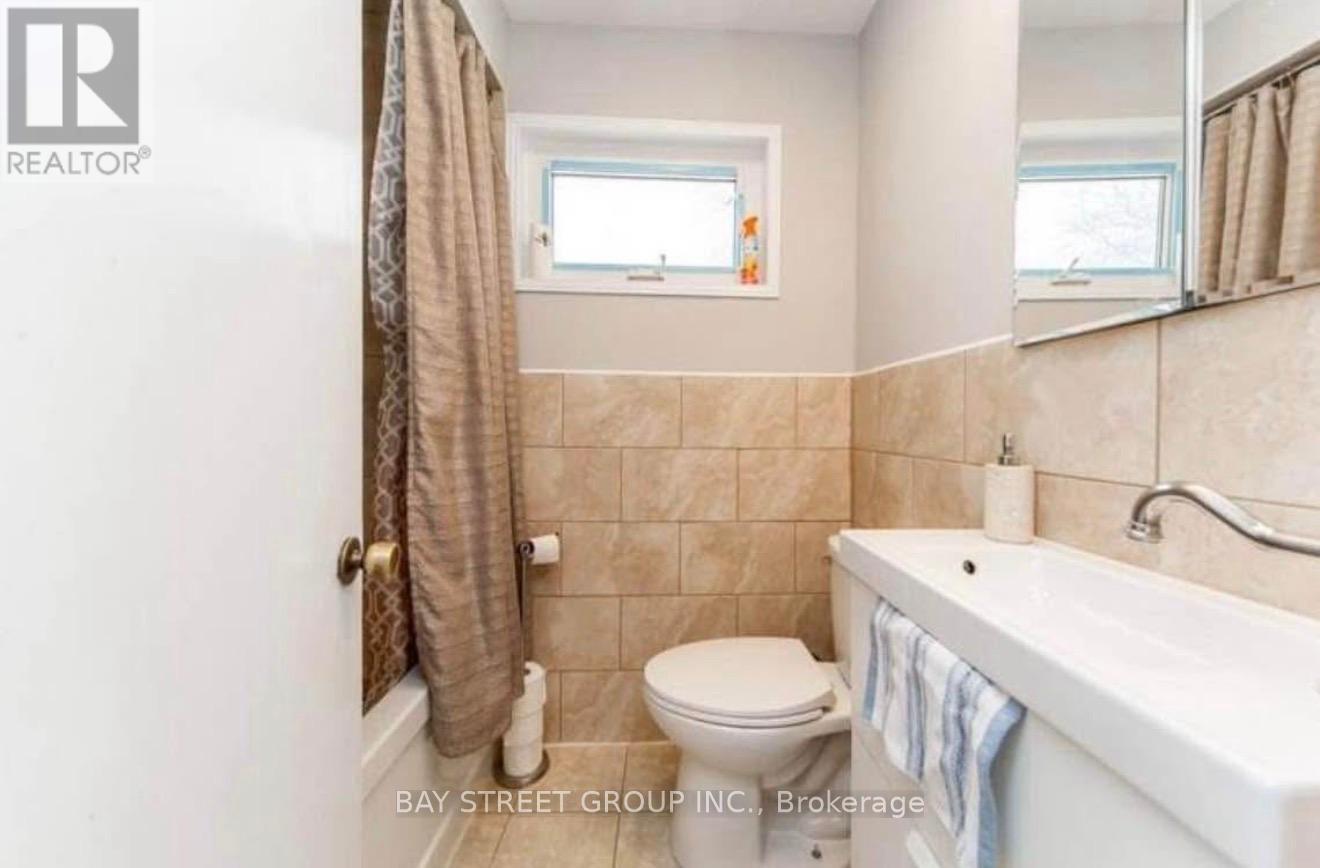Upper Floor - 57 Medway Crescent, Toronto, Ontario  M1P 3T7 - Photo 9 - E13505582