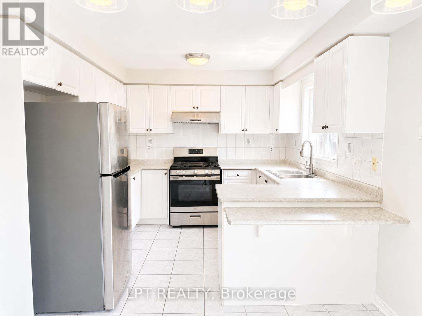 Main & 2nd Floor - 135 Warren Bradley Street, Markham, Ontario  L6C 2X5 - Photo 7 - N13505486