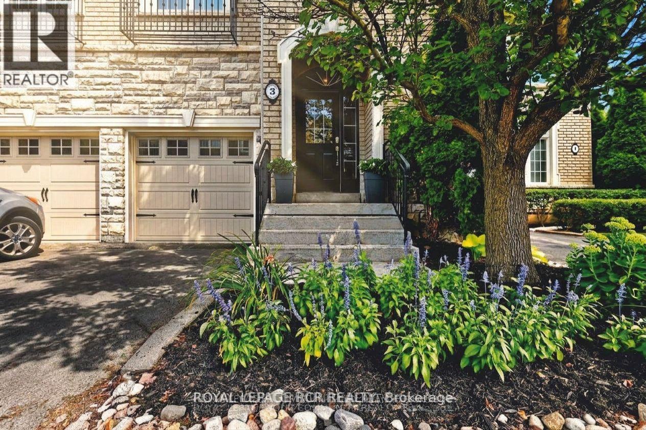 18 - 3 SENATOR COURT, Aurora, Ontario