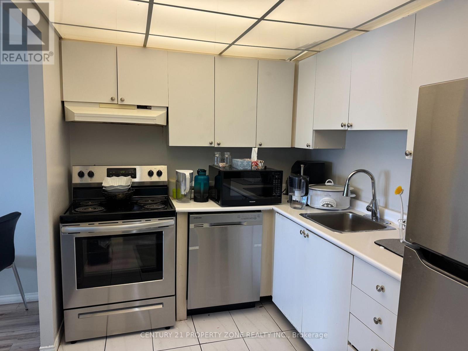 2015 - 115 Hillcrest Avenue, Mississauga, Ontario  L5B 3Y9 - Photo 11 - W13505498