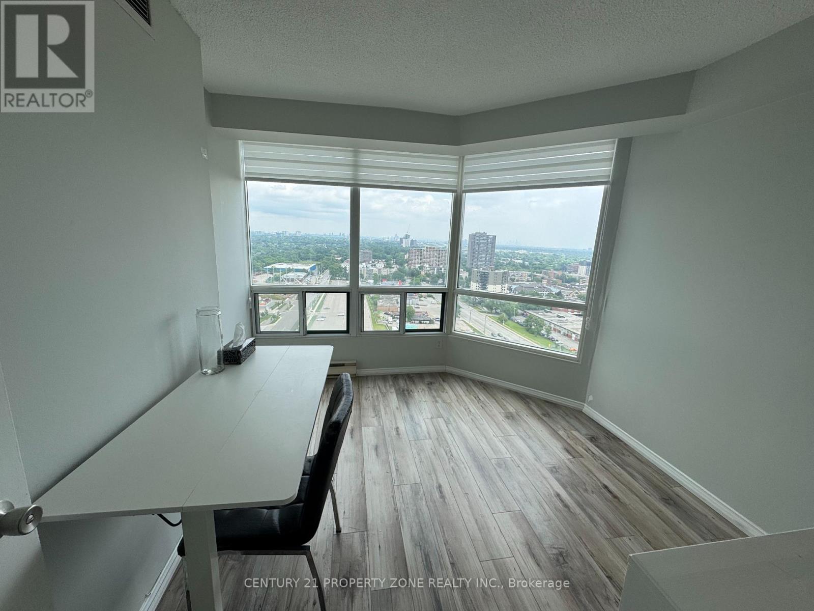 2015 - 115 Hillcrest Avenue, Mississauga, Ontario  L5B 3Y9 - Photo 2 - W13505498