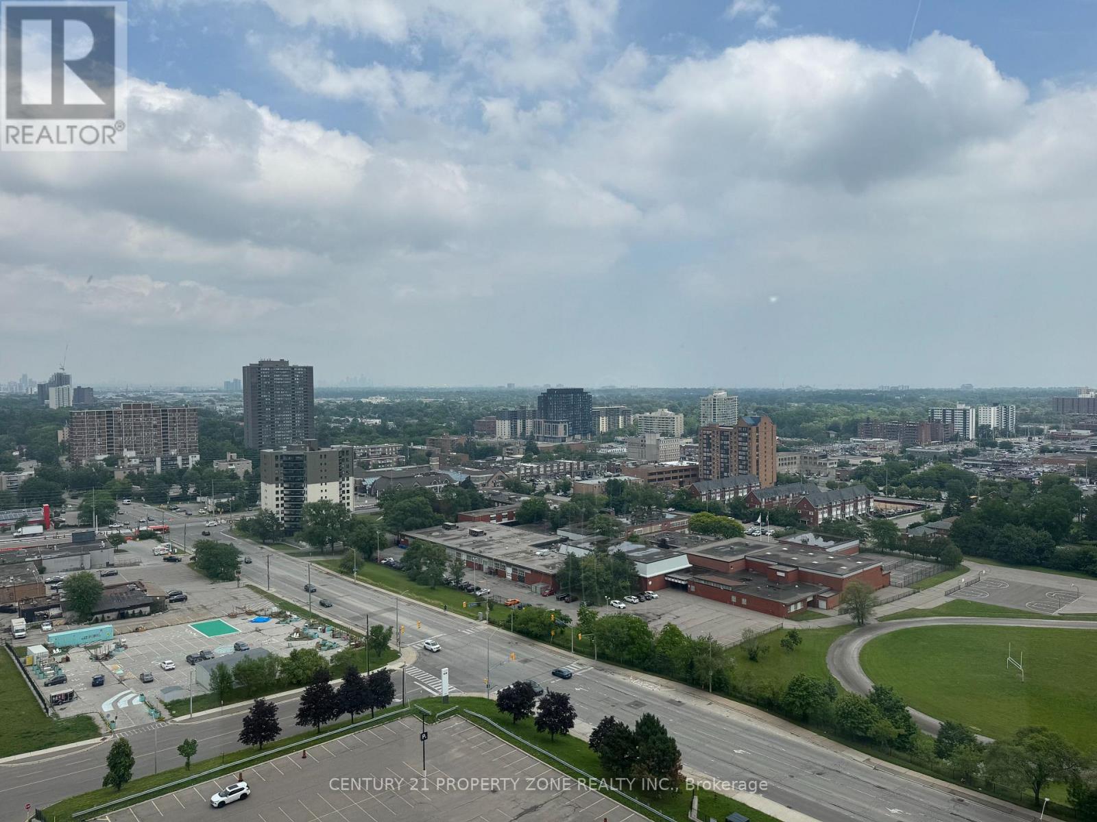 2015 - 115 Hillcrest Avenue, Mississauga, Ontario  L5B 3Y9 - Photo 4 - W13505498