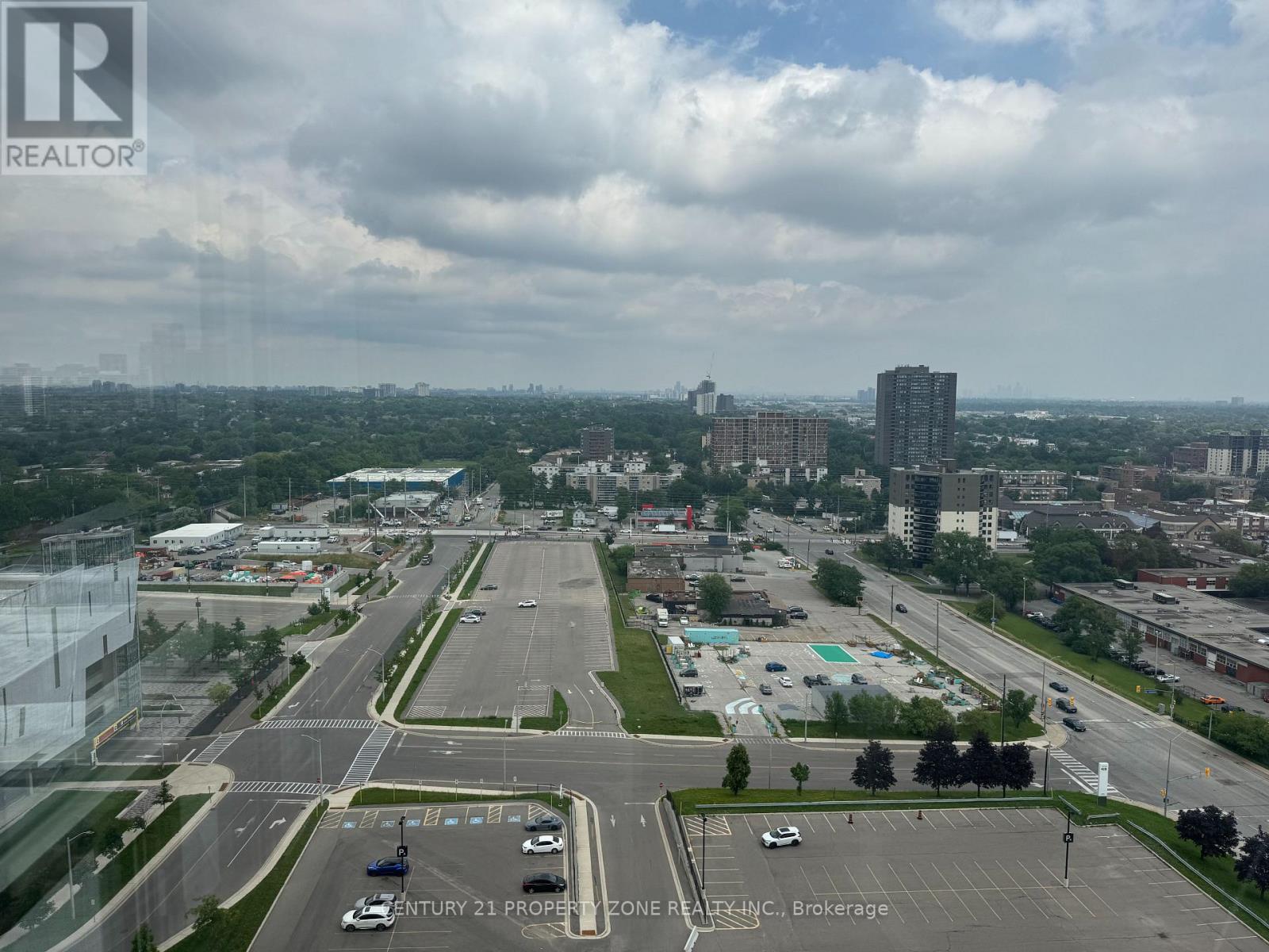 2015 - 115 Hillcrest Avenue, Mississauga, Ontario  L5B 3Y9 - Photo 5 - W13505498